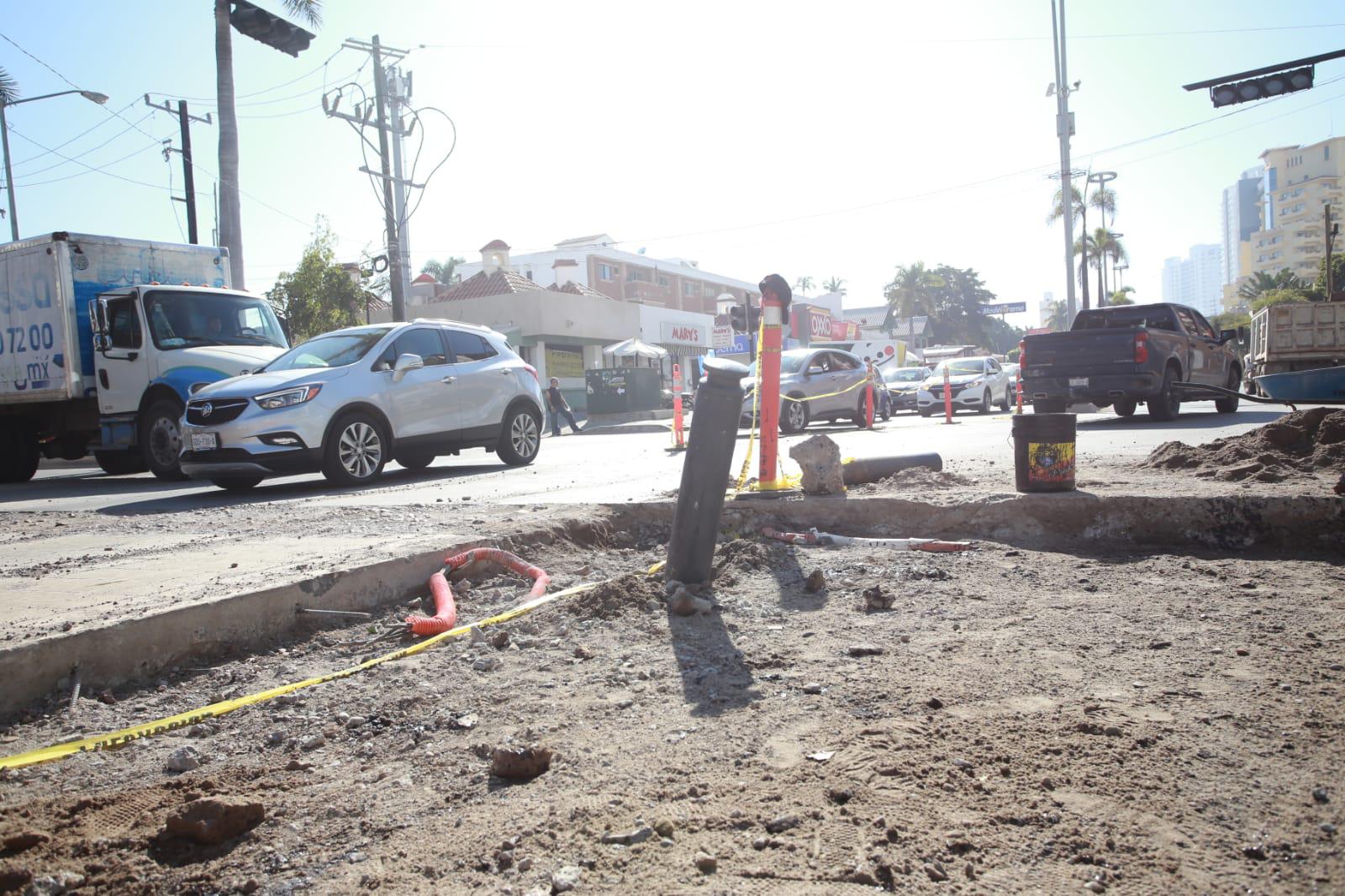 $!Obras tras retiro de topes elevados mantienen caos en la Camarón Sábalo