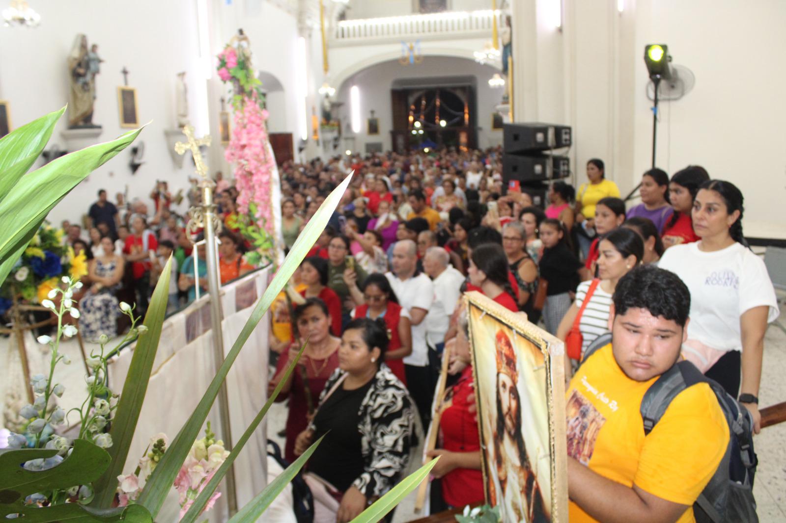 $!Con fe, peregrinan vecinos de Agua Verde hasta el santuario de Nuestra Señora del Rosario