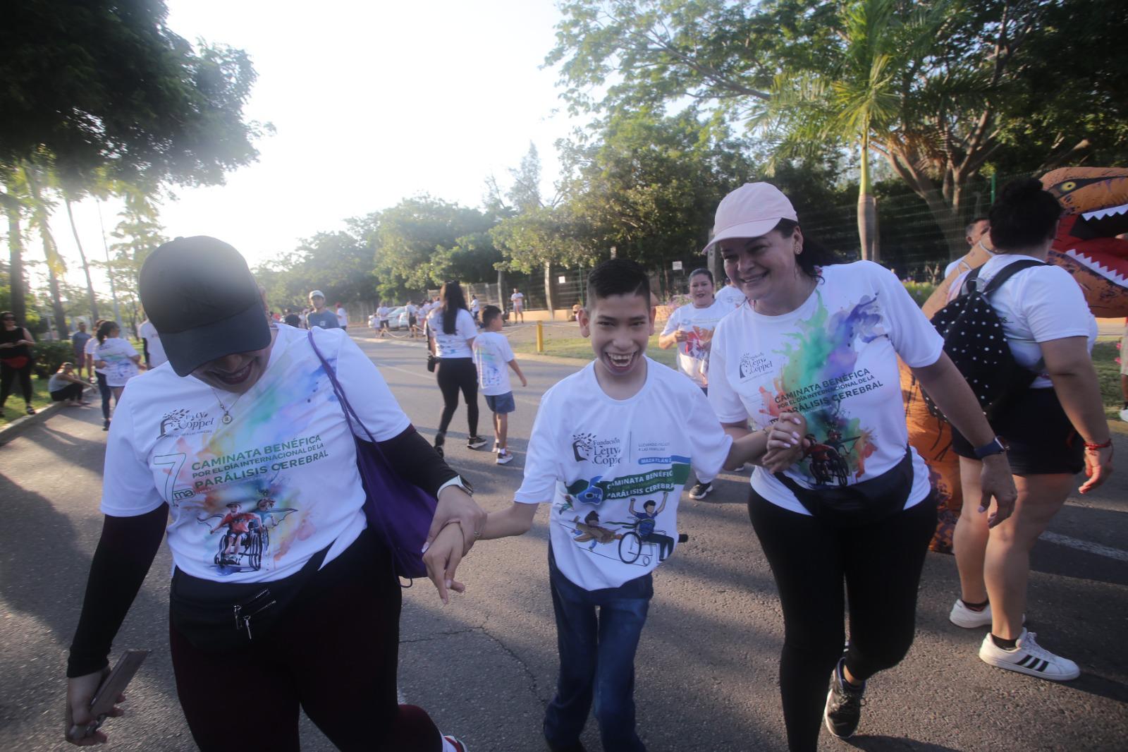 $!Se unen más de 600 a la Caminata por el Día Mundial de la Parálisis Cerebral, en Mazatlán