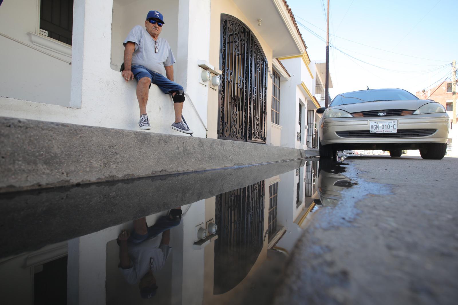 $!Exigen en el Infonavit Playas resolver fugas de aguas negras y potable