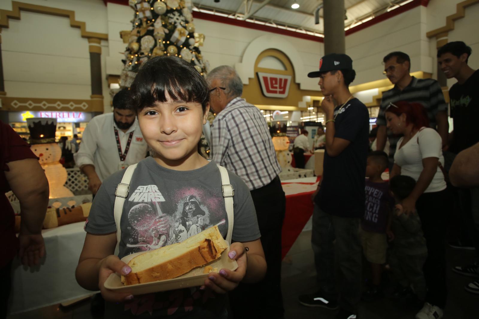 $!Celebra Casa Ley con sus clientes el Día de Reyes con una gigante Rosca