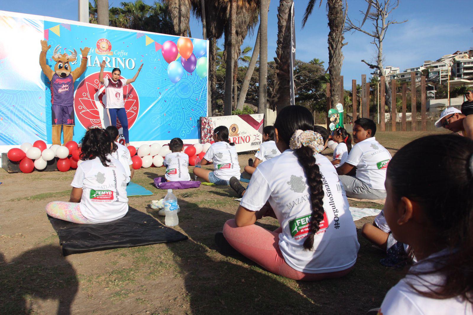 $!Festejan a niños en Festival de Yoga, en Ciudades Hermanas