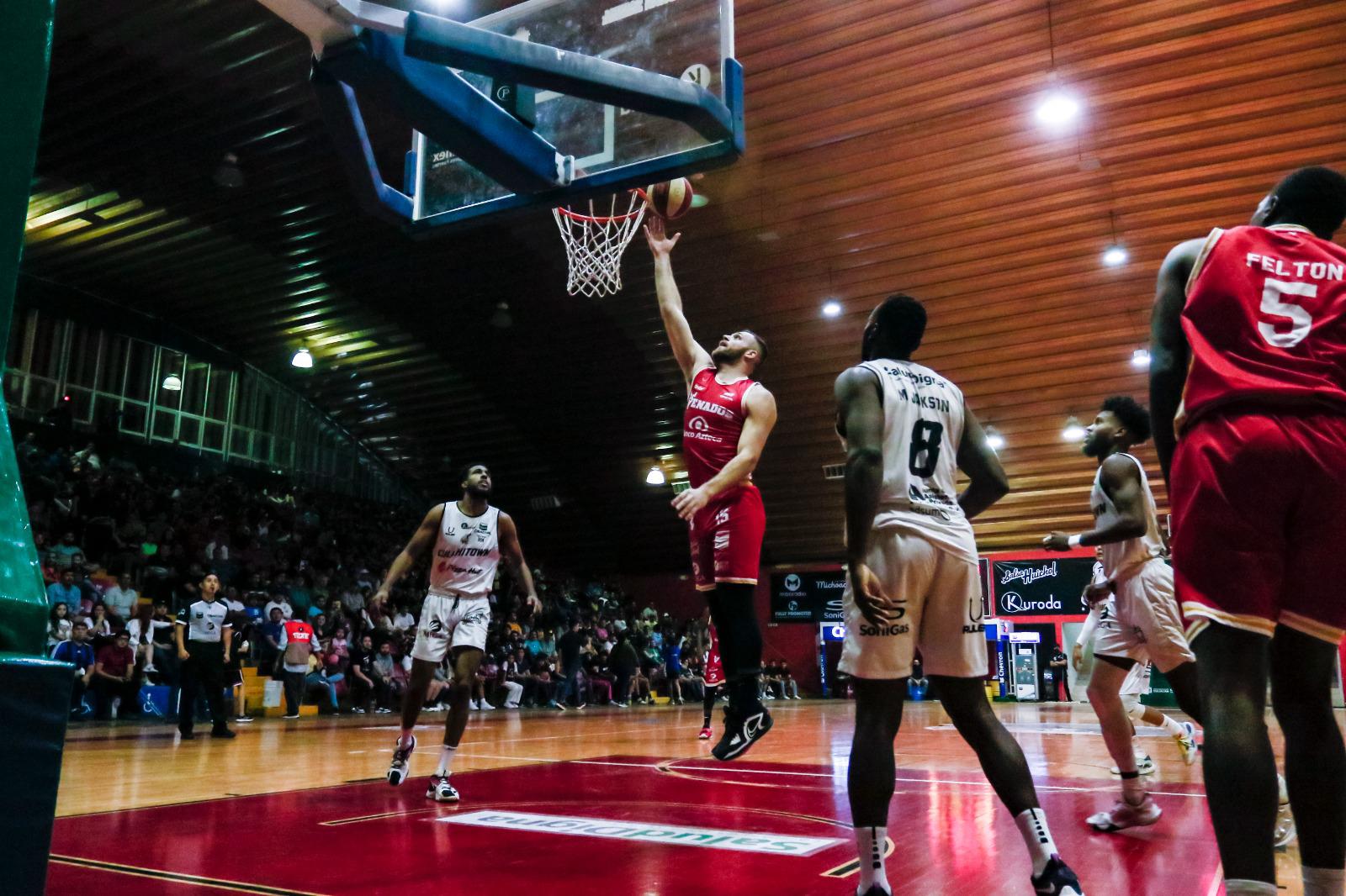 $!Caballeros de Culiacán supera en el Revolución a Venados Basketball