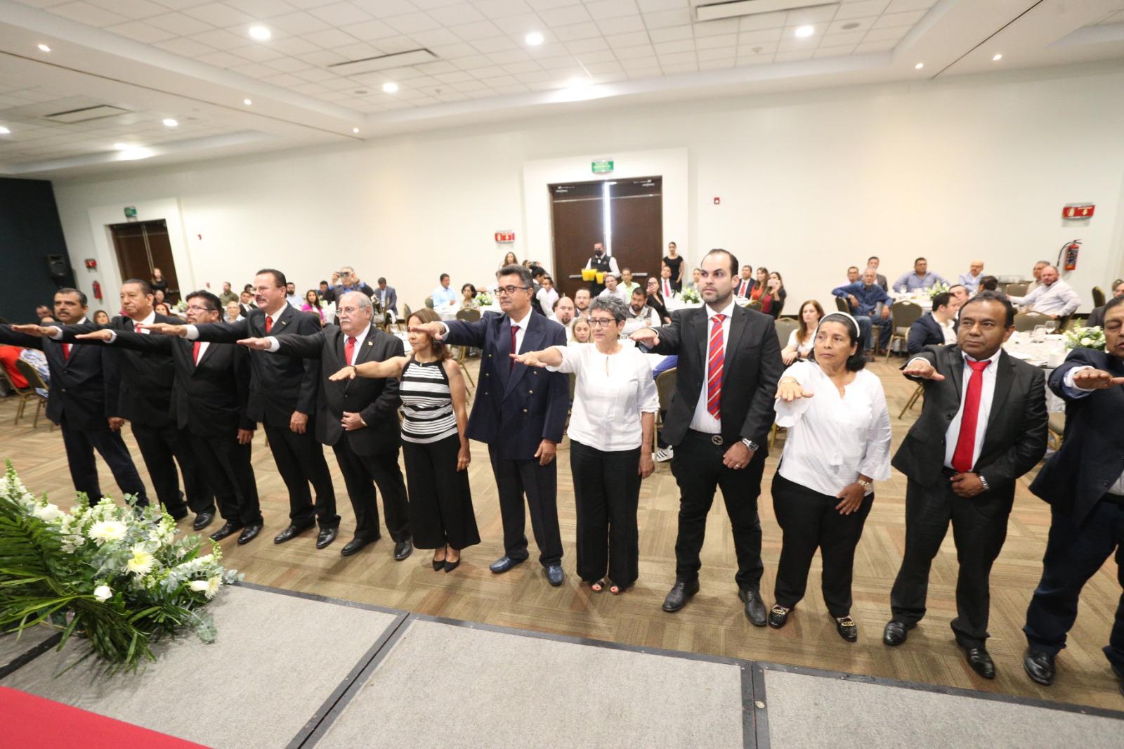 $!Integrantes de la nueva mesa directiva al momento de rendir protesta.