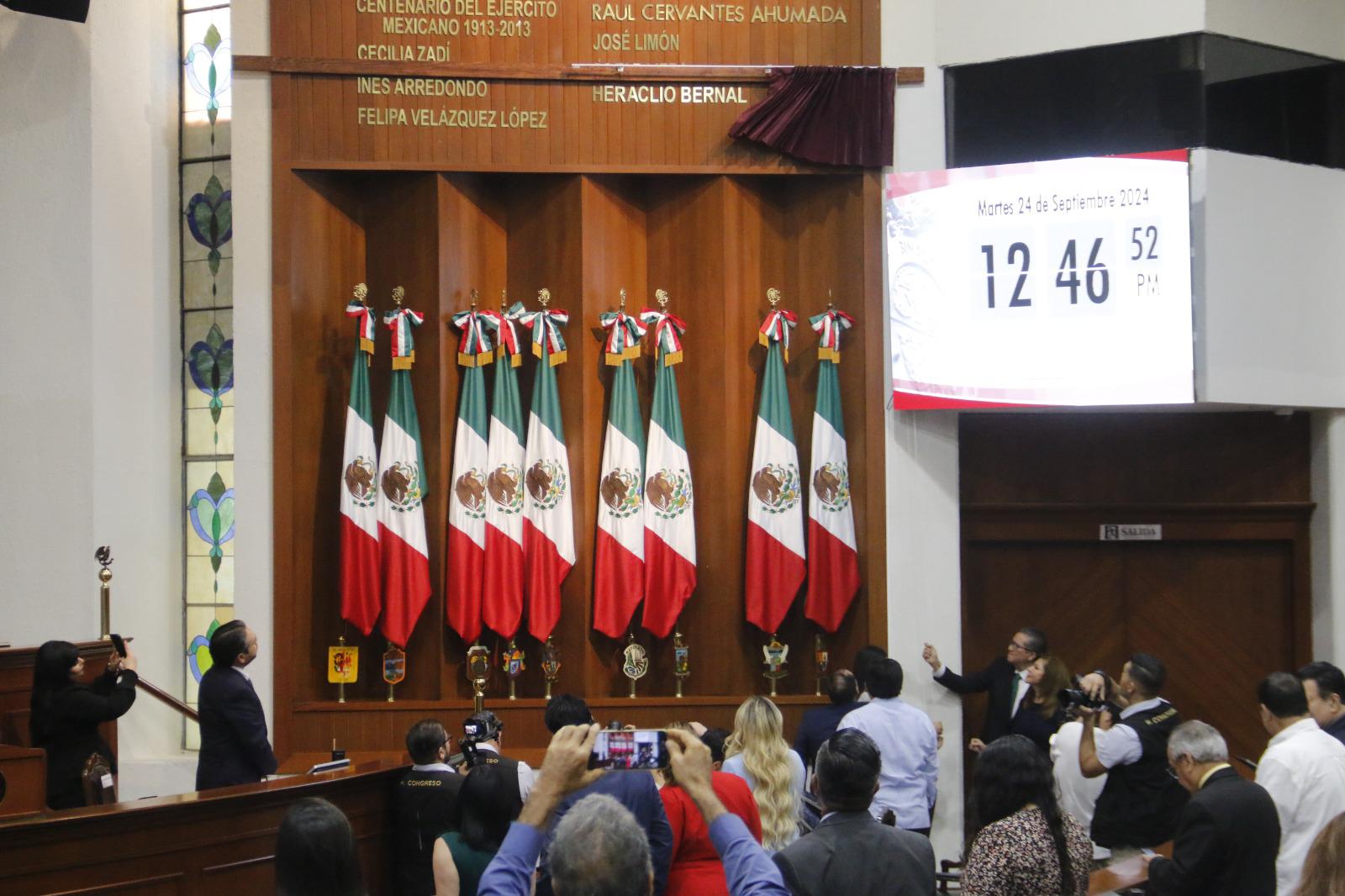 $!Inscriben el nombre de Heraclio Bernal en el muro de honor del Congreso de Sinaloa