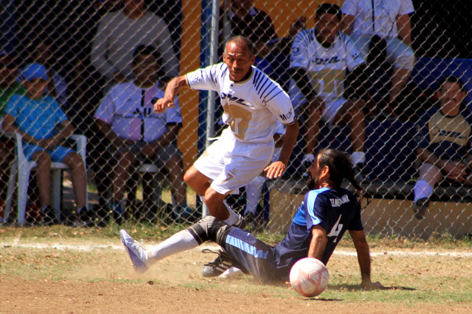 $!Muralla no suelta la cima de Liga Veteranos Platino