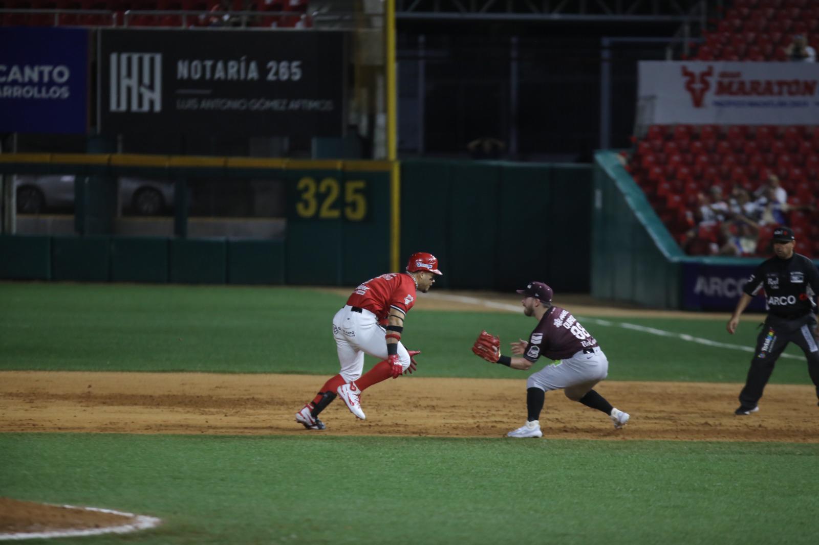 $!Tomateros aprovecha descontrol y aumenta racha ganadora