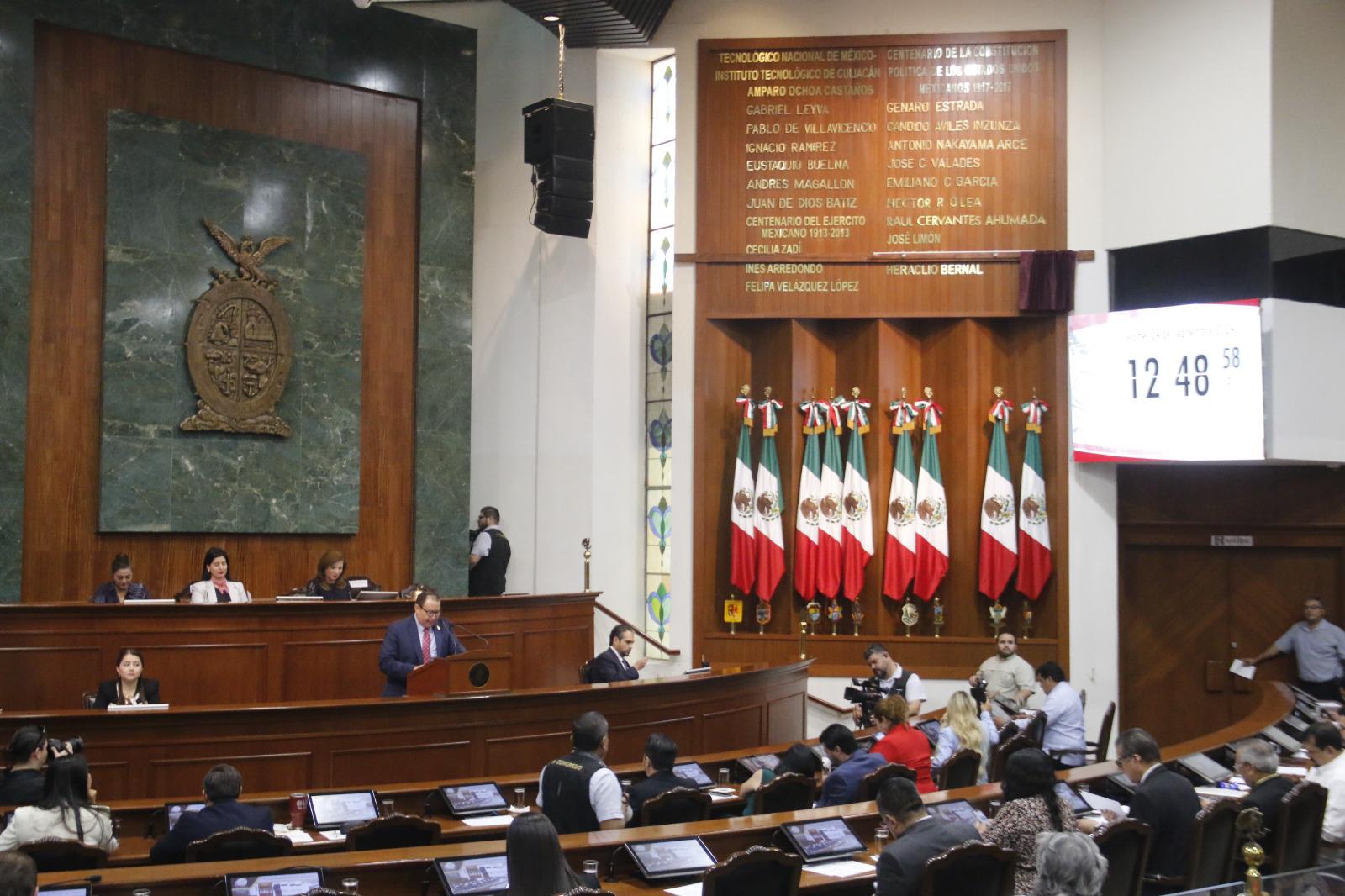 $!Inscriben el nombre de Heraclio Bernal en el muro de honor del Congreso de Sinaloa