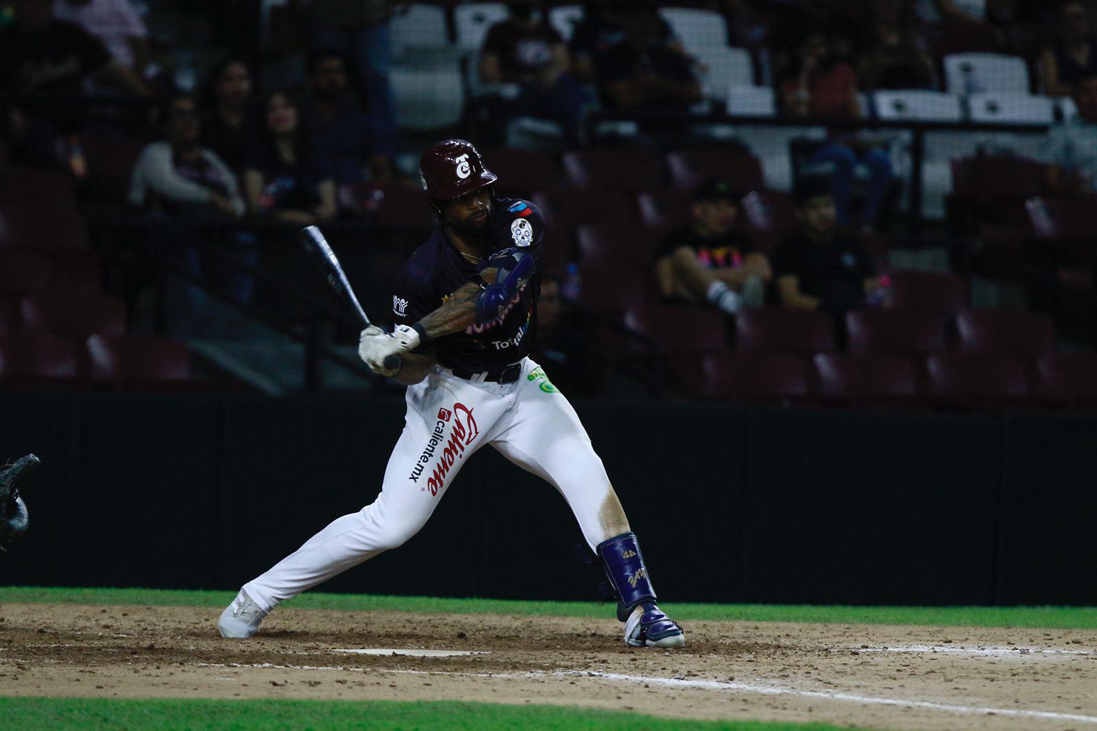 $!Tomateros de Culiacán iguala la ‘Guerra Civil’ con blanqueada a Venados