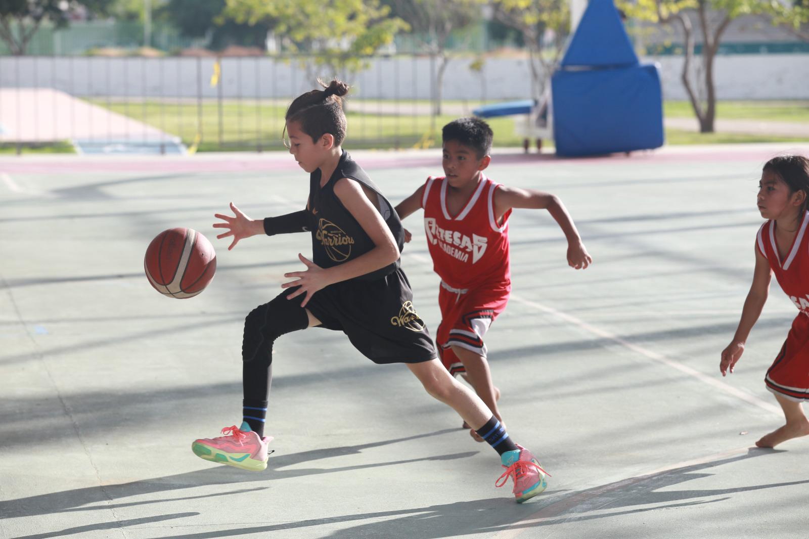 $!Niños Triquis hacen de las suyas en Olimpiada Indígena