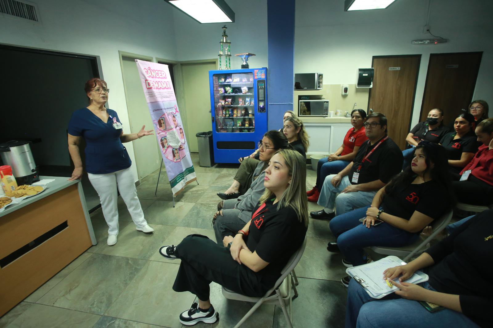 $!Martha Torres destacó la importancia que tiene la autoexploración en su charla.