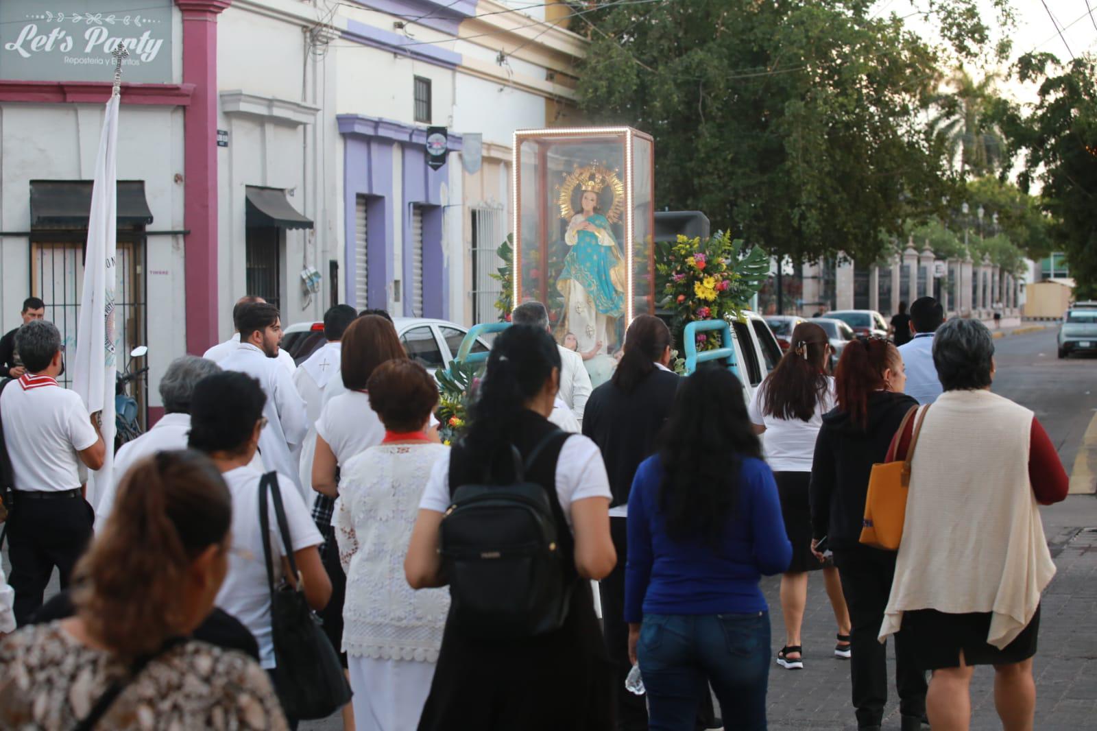 $!En Mazatlán realizan primera procesión por novenario de festejos del Día de la Virgen de la Inmaculada Concepción