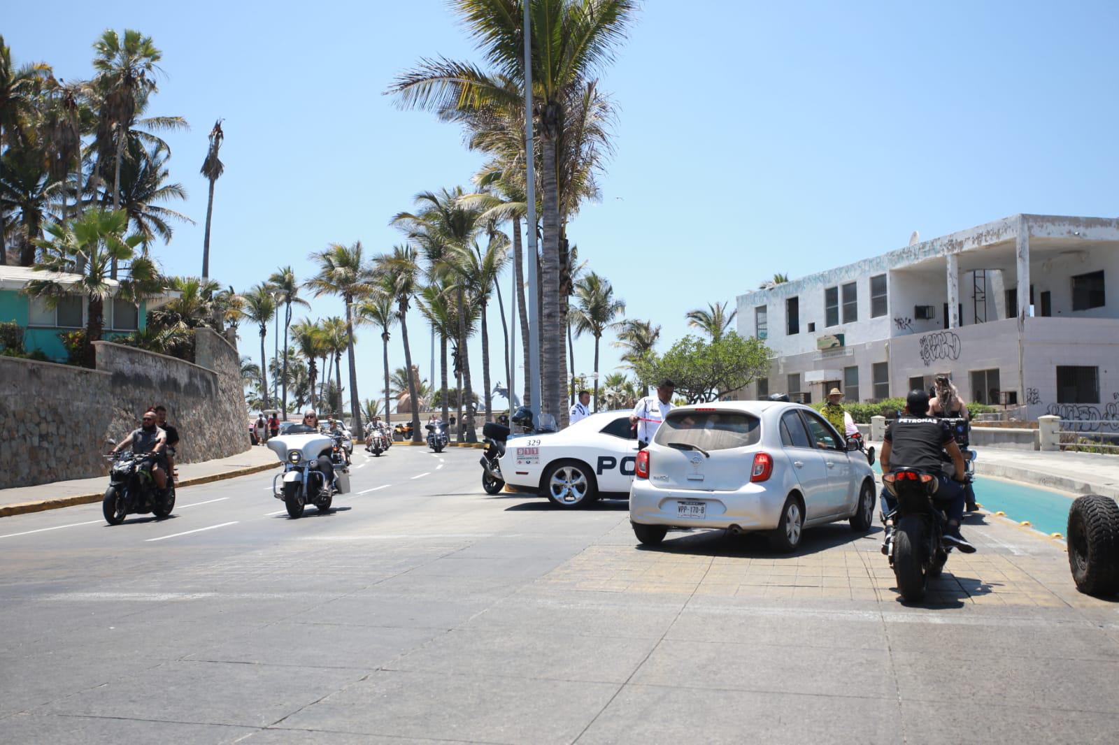 $!Hoy, desfile de motos en Mazatlán; hay caos vial por cierre del malecón