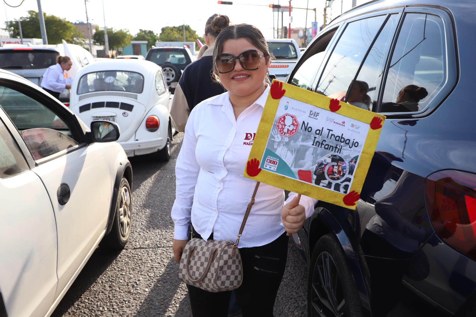 $!Activan con volanteo campaña para evitar el trabajo infantil durante Carnaval en Mazatlán