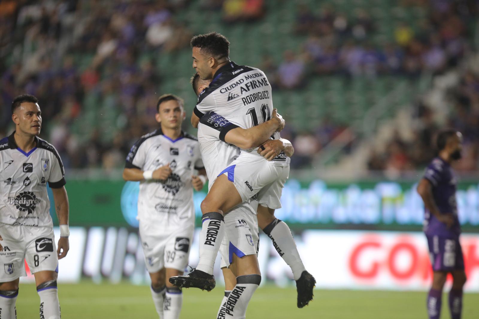 $!Mazatlán FC deja escapar el triunfo en el último minuto y empata 2-2 con Querétaro