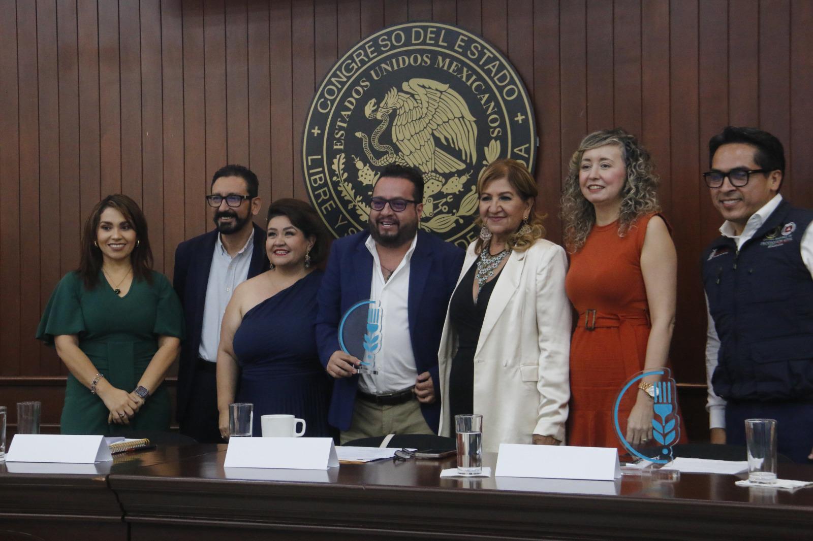 $!Reconocen con el Premio al Mérito Restaurantero al gremio en Culiacán