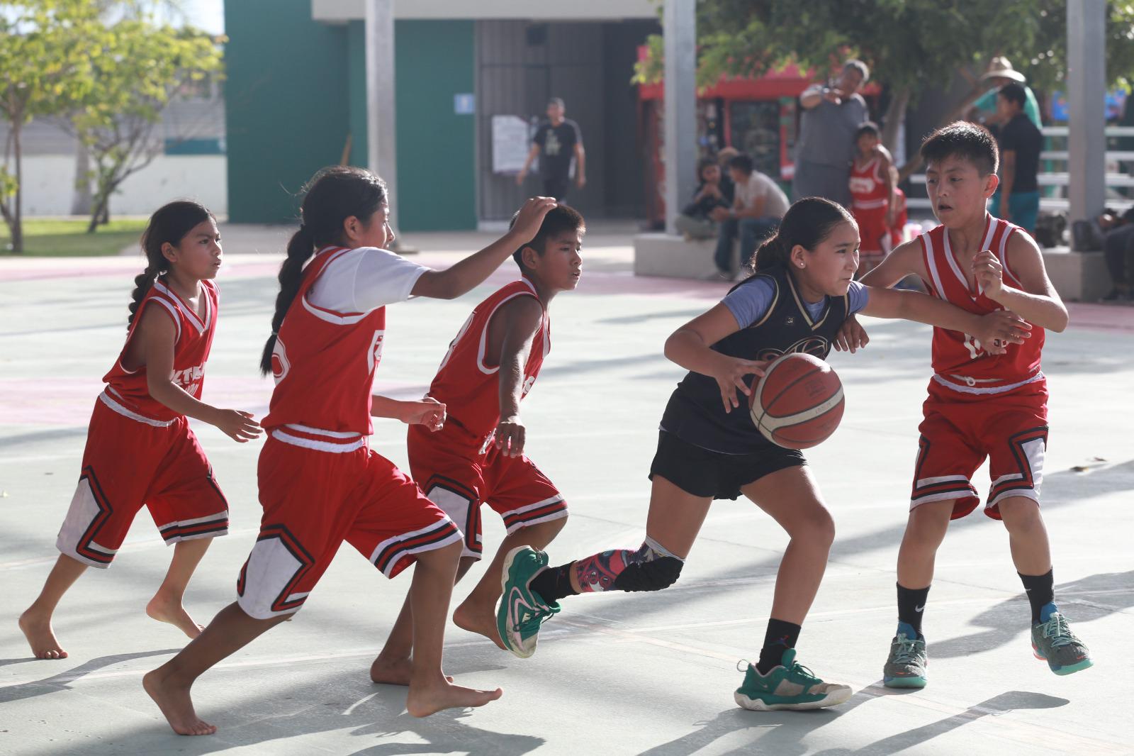 $!Niños Triquis hacen de las suyas en Olimpiada Indígena