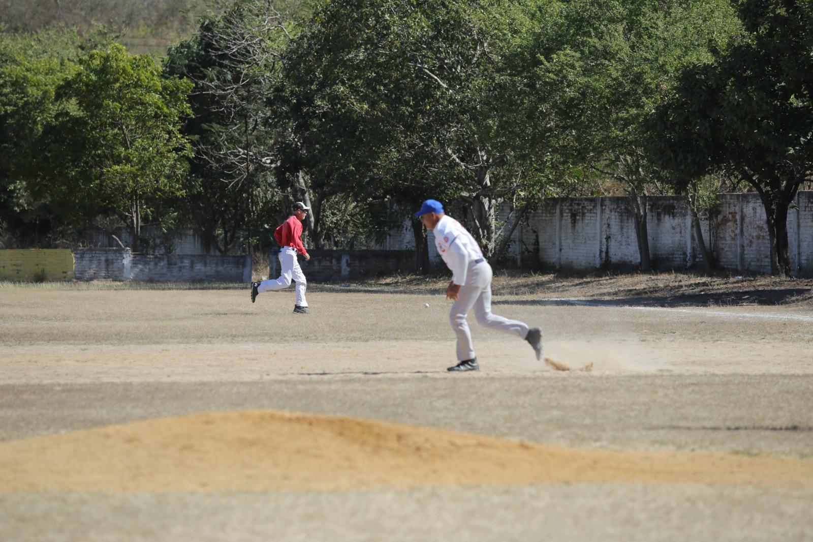 $!Sigue la actividad del Rey de los Deportes, en Club Chololos