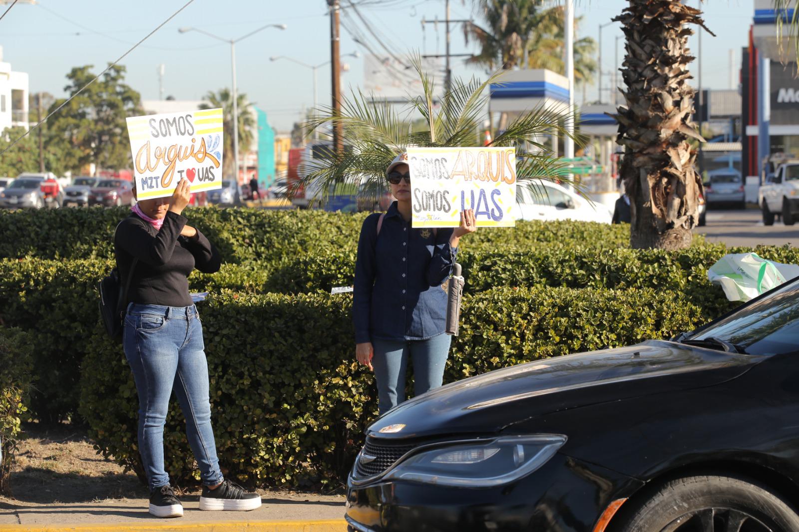 $!Comunidad de la UAS en Mazatlán se manifiesta contra el Gobierno del Estado