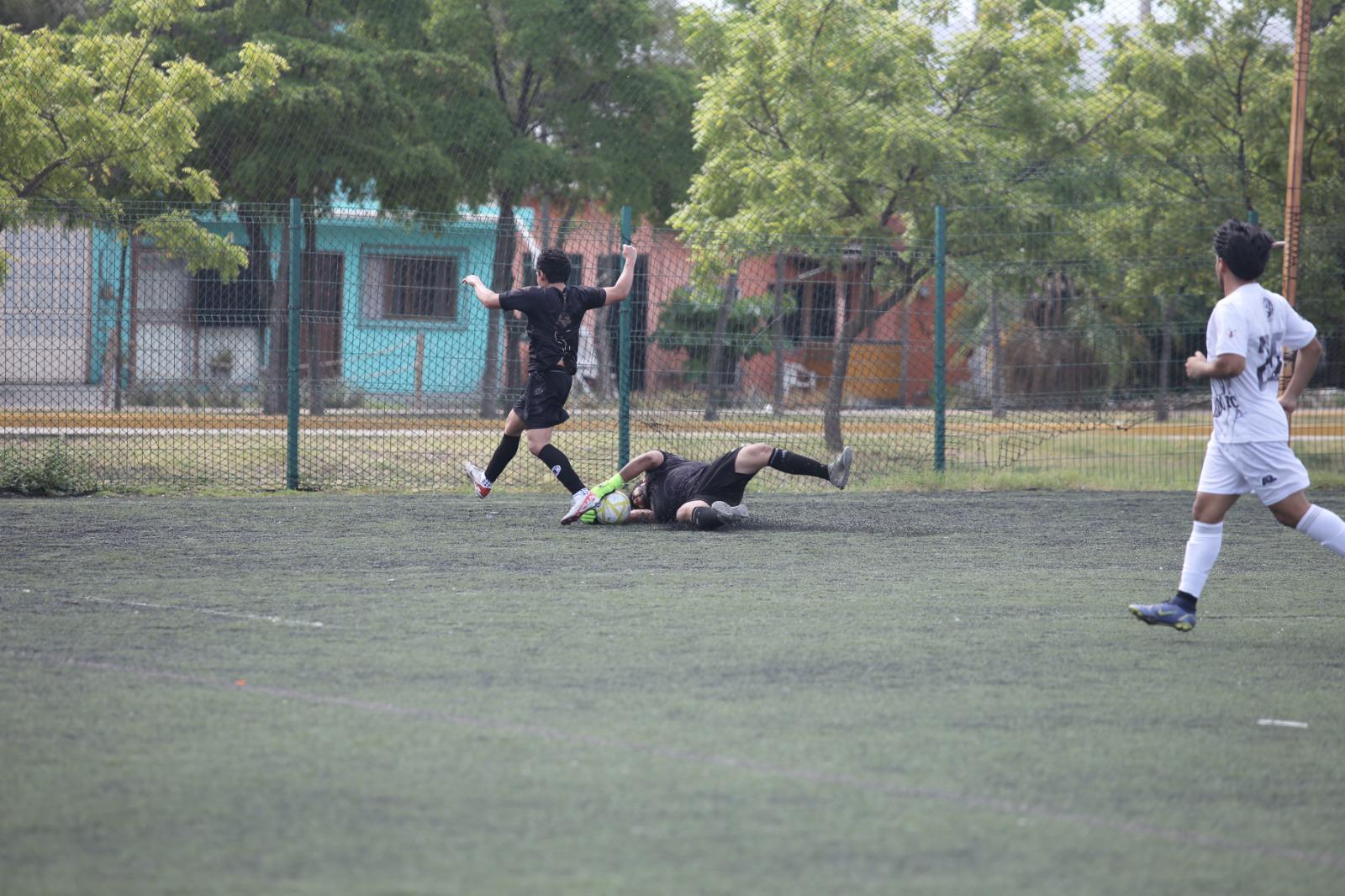 $!Familia Fajardo cumple con el trámite y está en semifinales de la Primera Fuerza