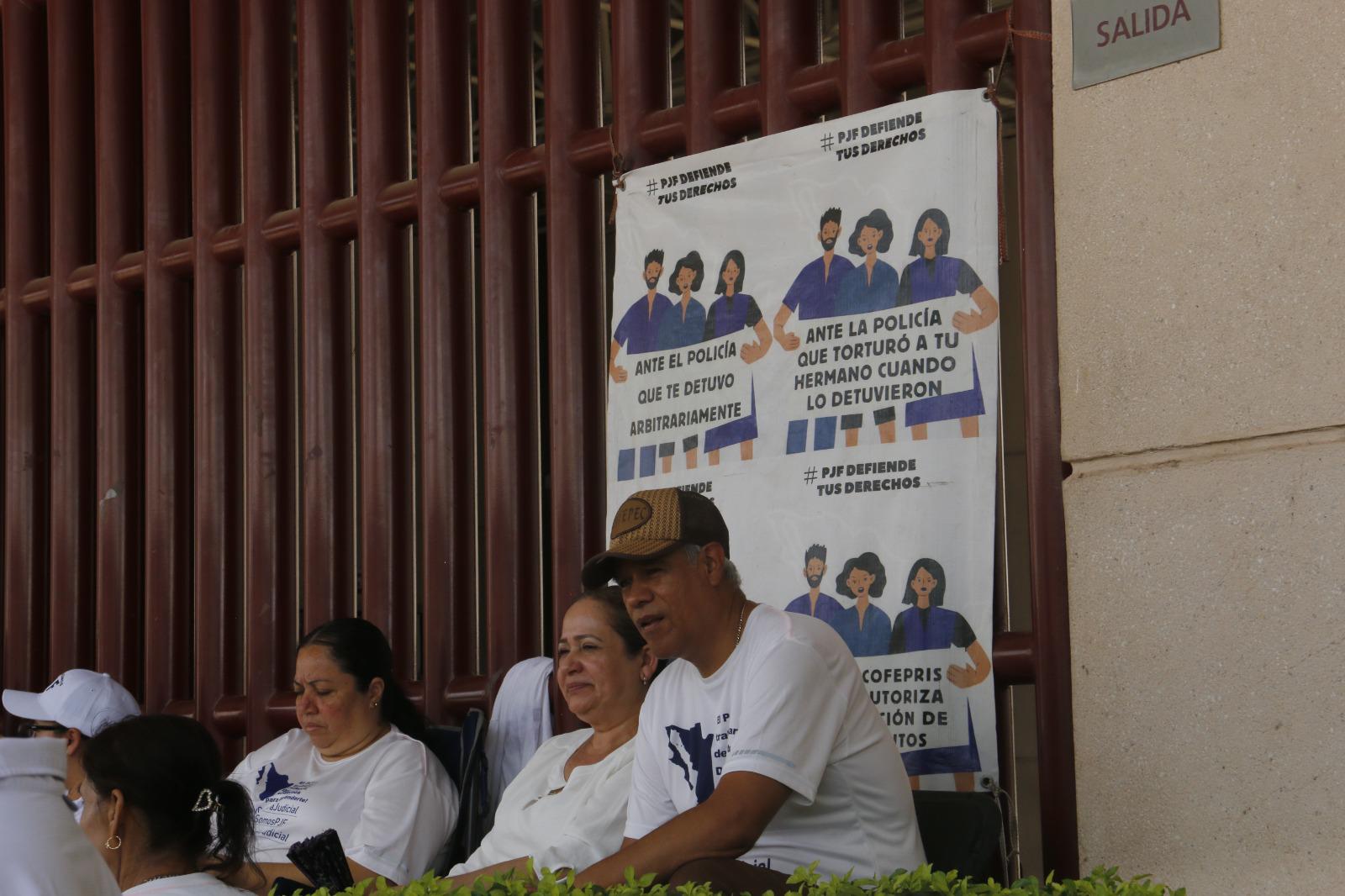 $!Mantienen trabajadores plantón en instalaciones del Poder Judicial de la Federación en Culiacán