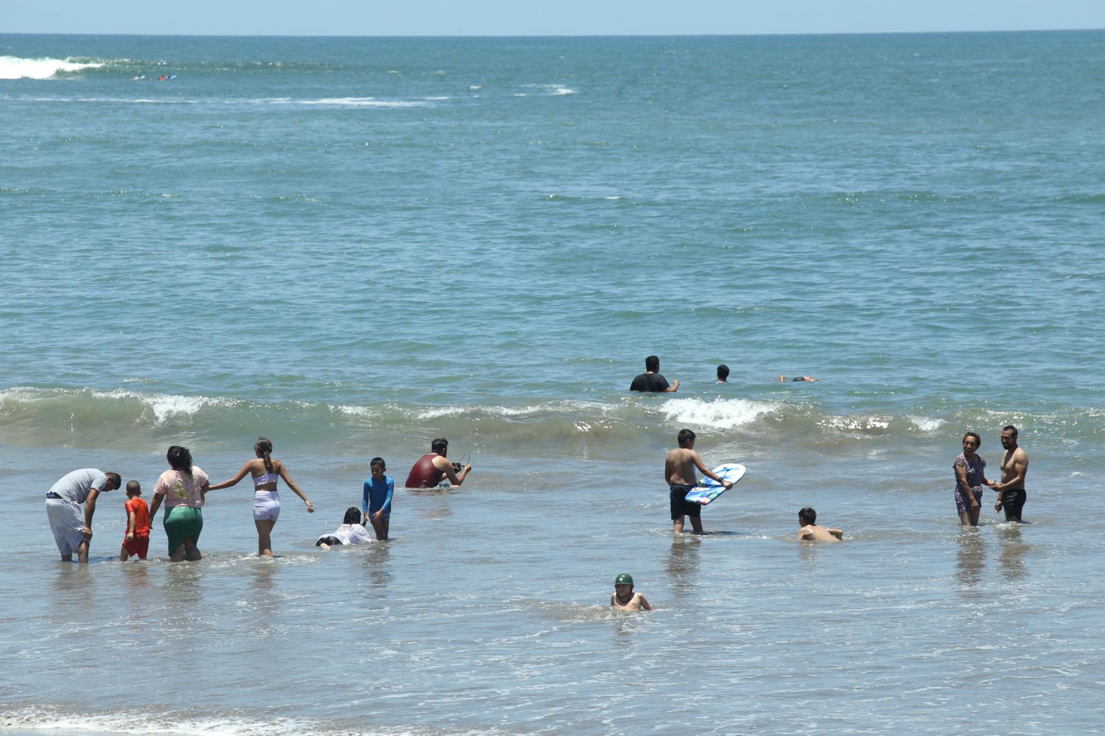 $!Sigue la alerta por mar de fondo y quemadores en las playas de Mazatlán