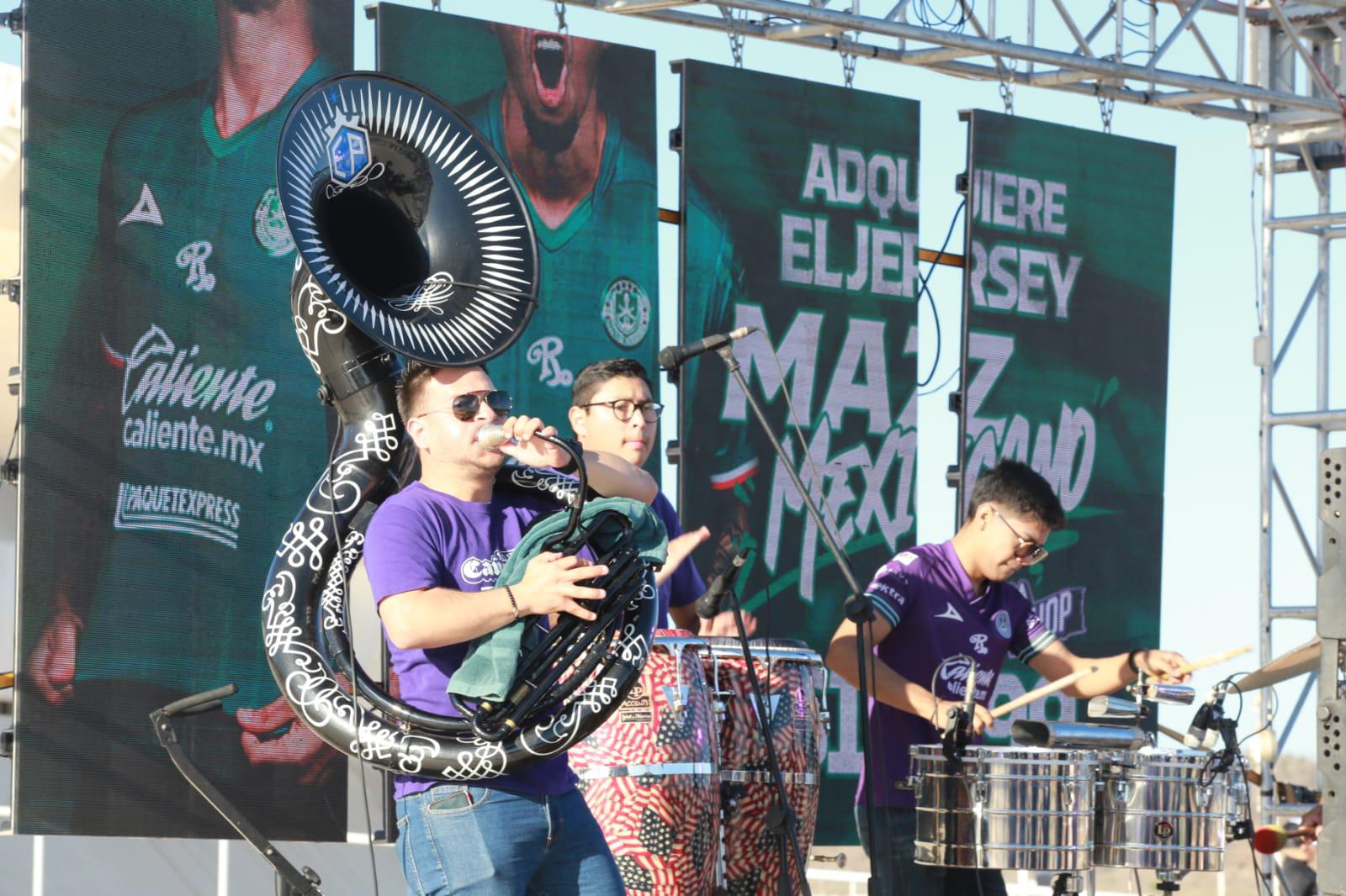 $!Aficionados de Cruz Azul ‘invaden’ el Kraken