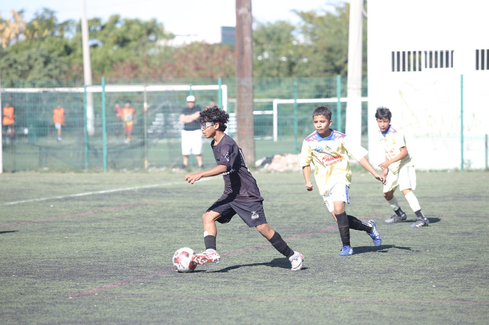 $!Sella Mazatlán pase al Estatal de futbol en Juegos Conade