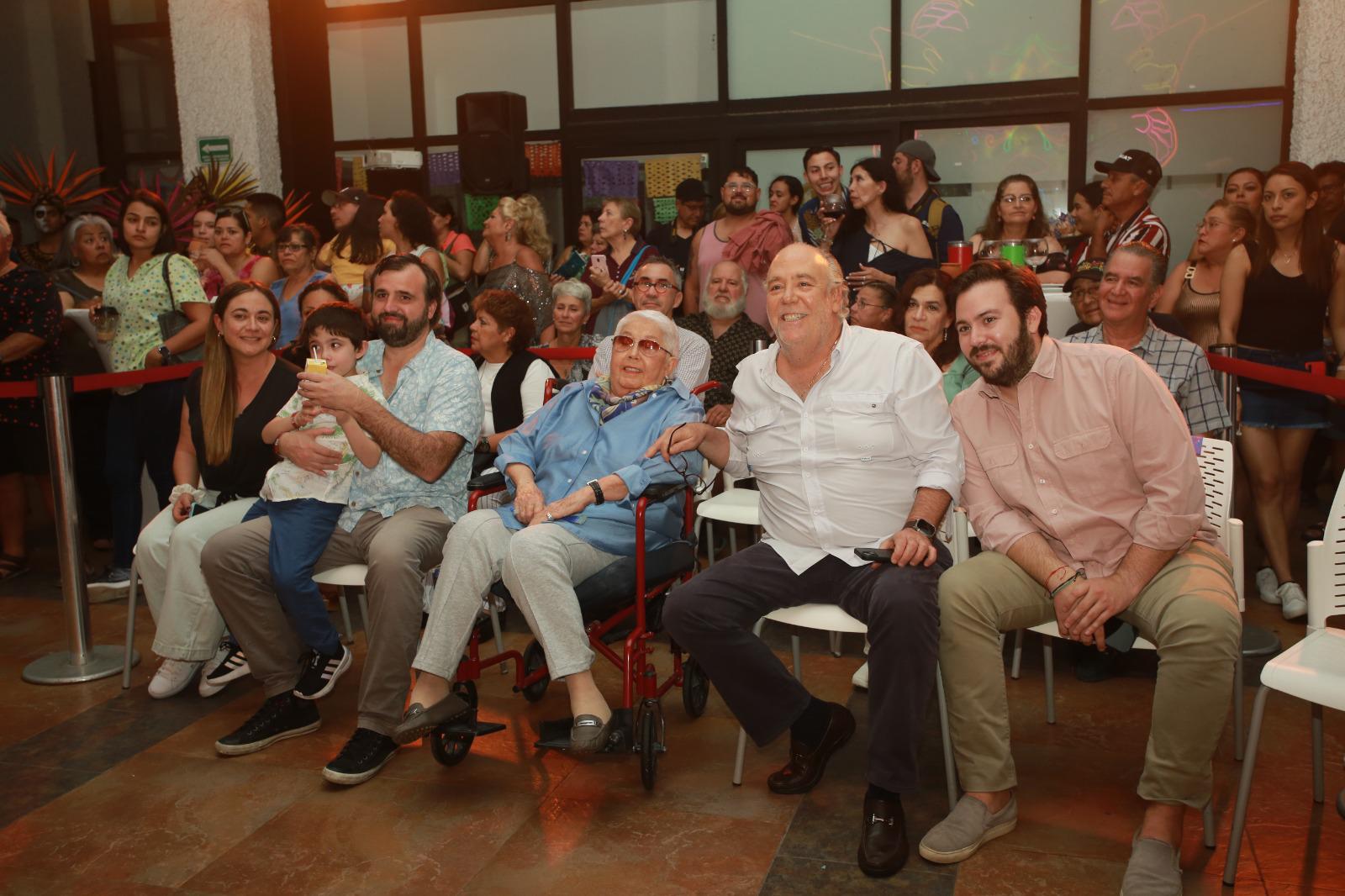 $!La familia Berdegué durante el evento inaugural del altar.