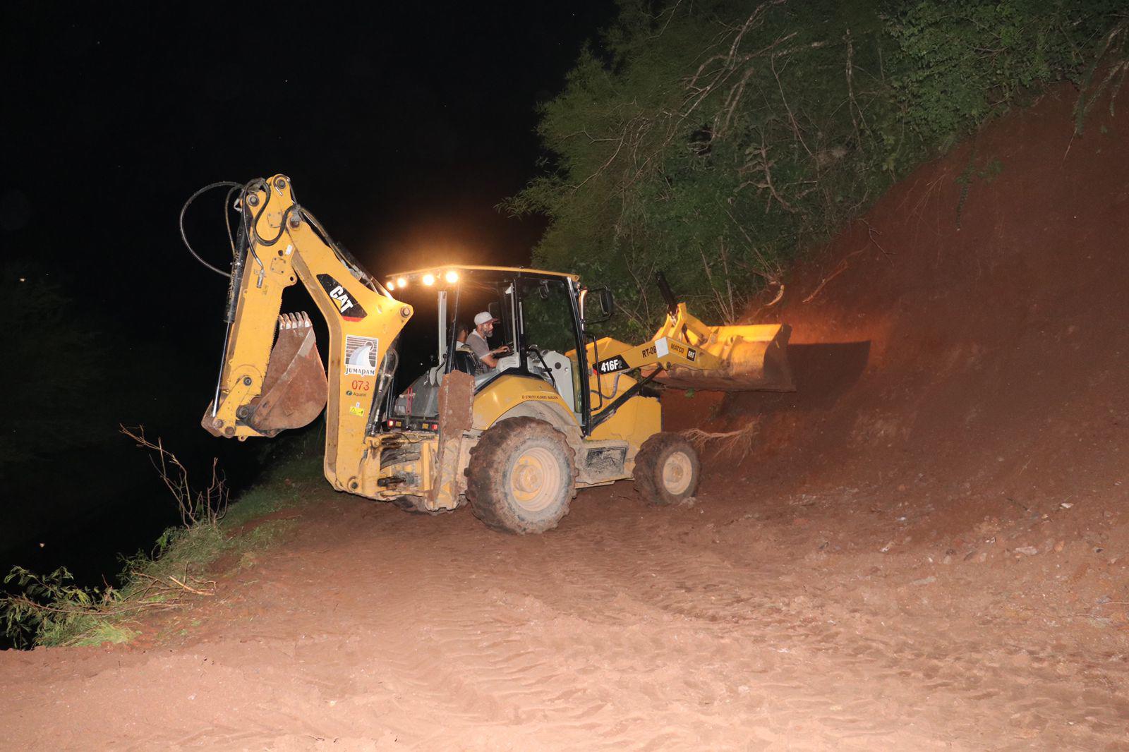 $!Coloca tapo en canal roto que suministra agua a Los Horcones; pueblos se estaban inundando: Jumapam