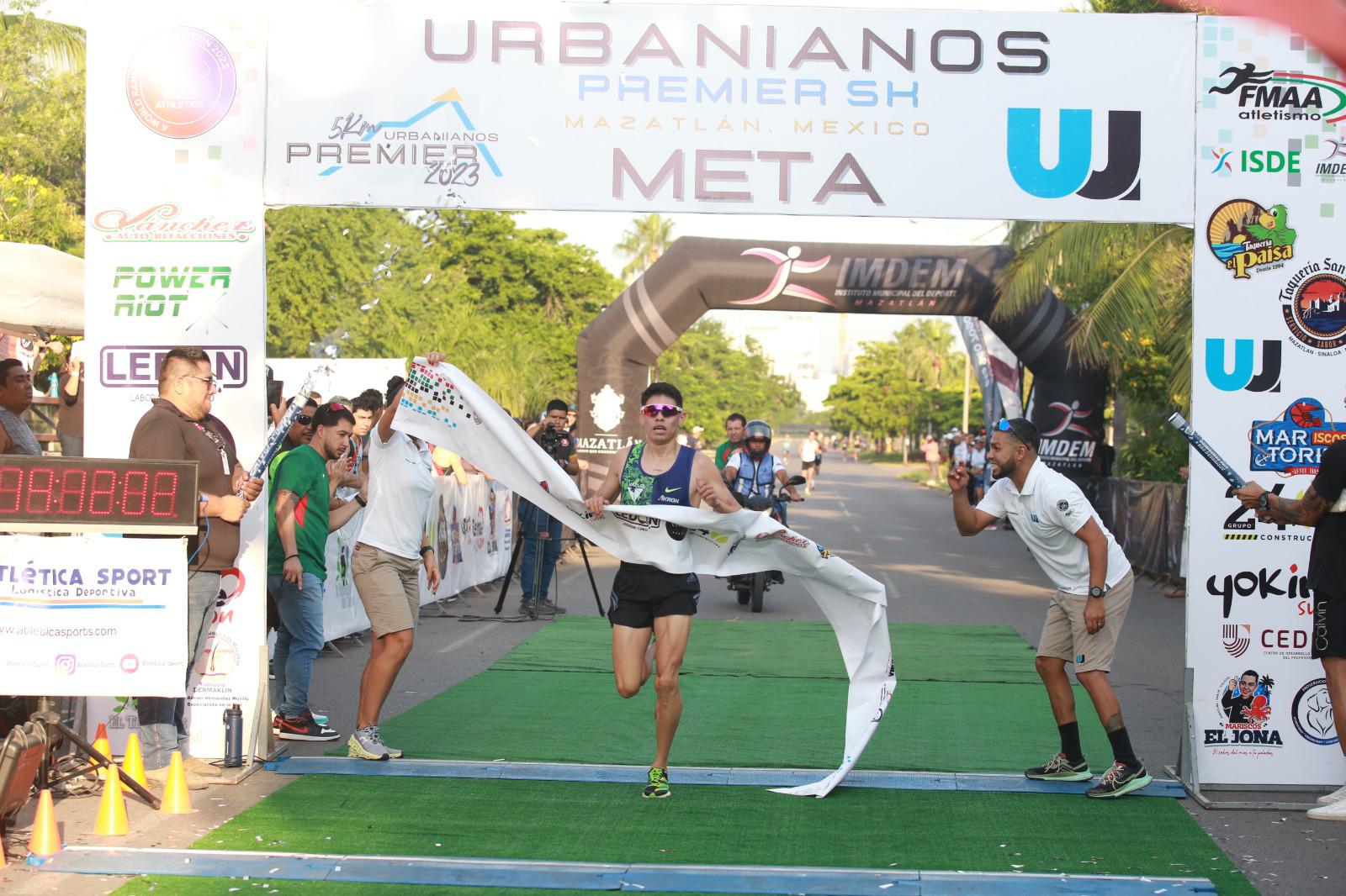 $!Impone Elvia Beatriz Carranco nueva marca en la Carrera 5 KM Urbanianos Premier