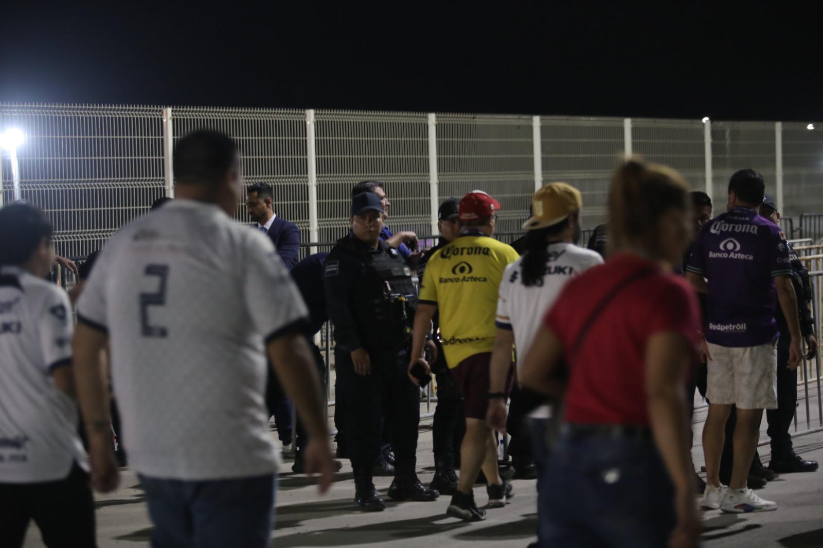 $!¡Por si las moscas! Fuerte operativo de seguridad toma El Encanto previo al Mazatlán contra Pumas