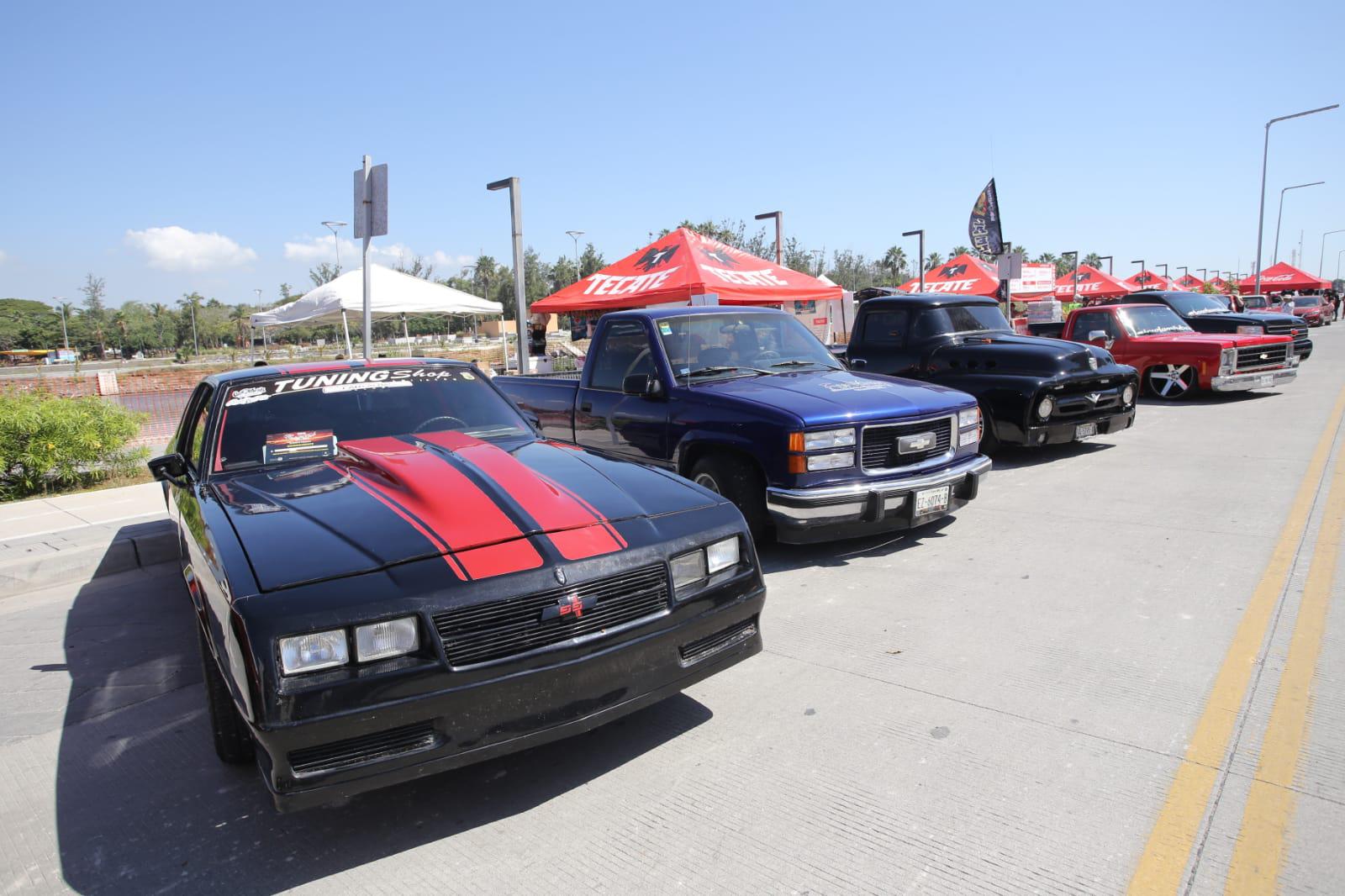 $!Decenas de camionetas y autos se exhiben en la Ruta 15 Fest, en Mazatlán