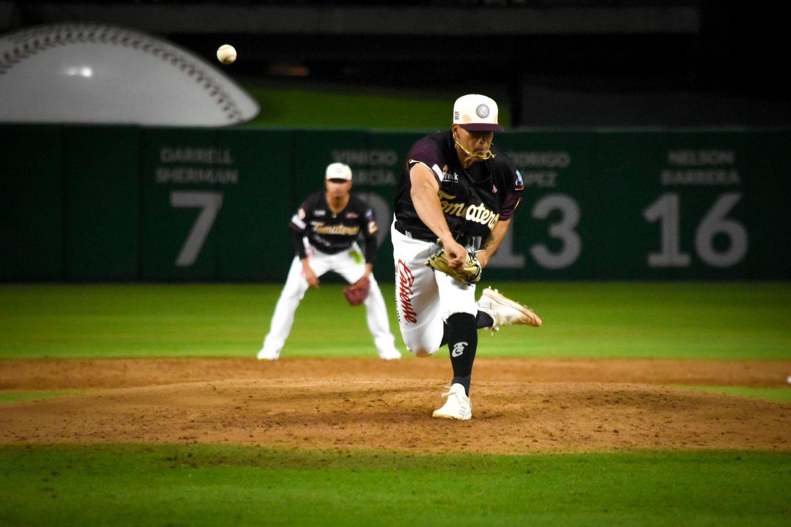 $!Tomateros de Culiacán saca la escoba en el Clásico de la LMP