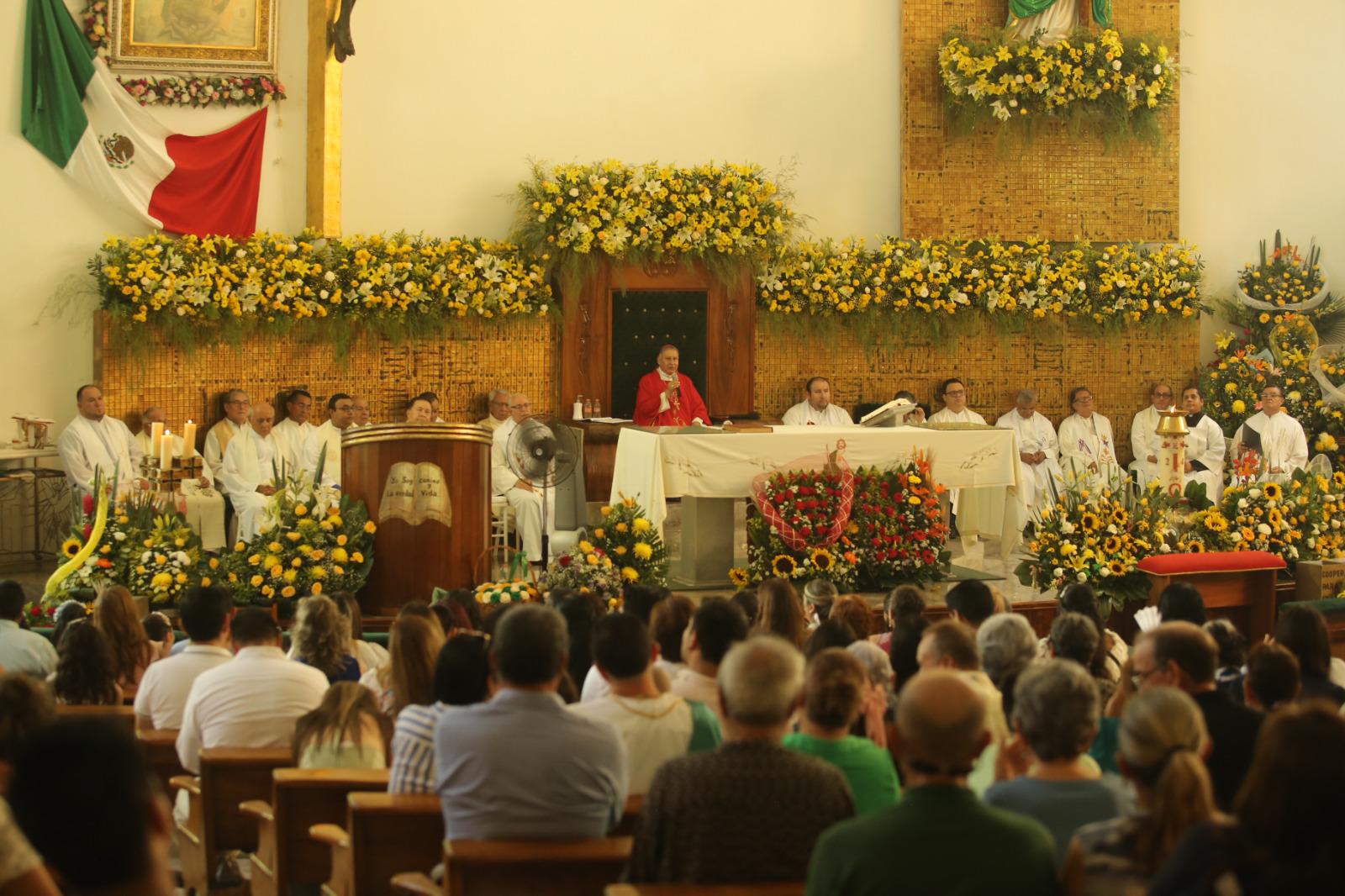 $!El Obispo Mario Espinosa Contreras celebró la misa en honor a San Judas.