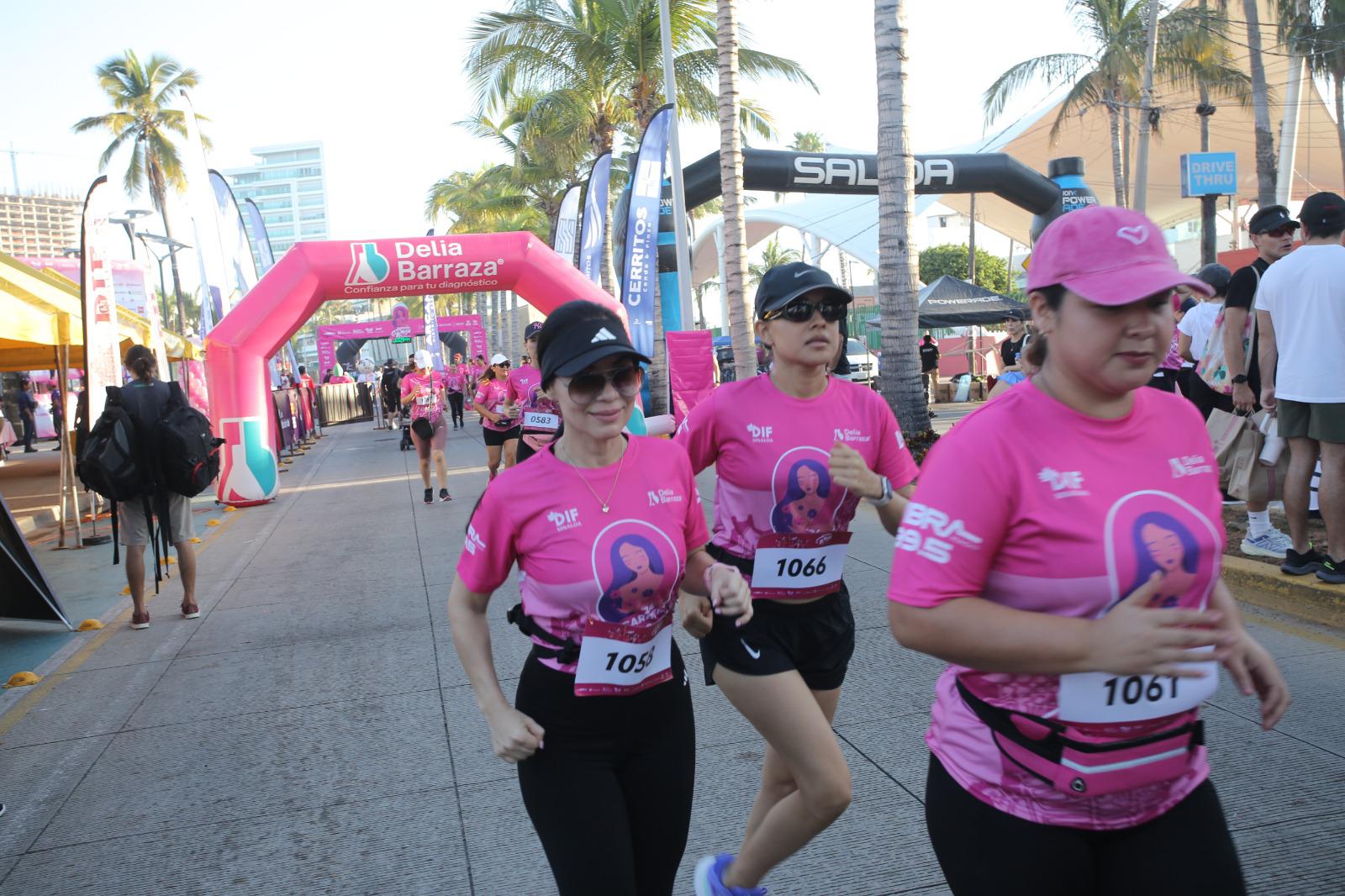 $!Multitudinaria asistencia forma parte de la Carrera Rosa, en Mazatlán