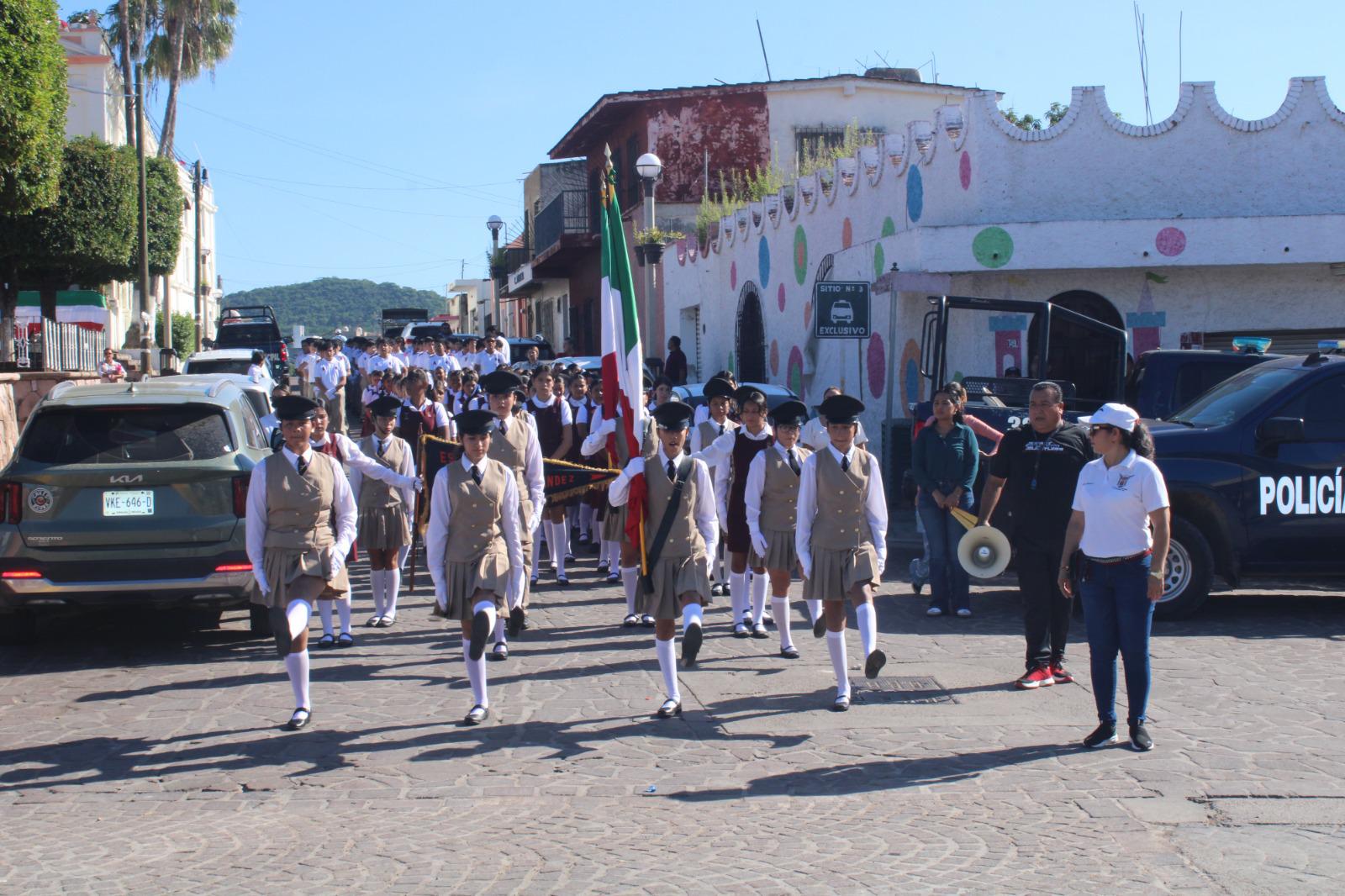 $!En Rosario desfilan para celebrar el 214 aniversario de la Independencia de México