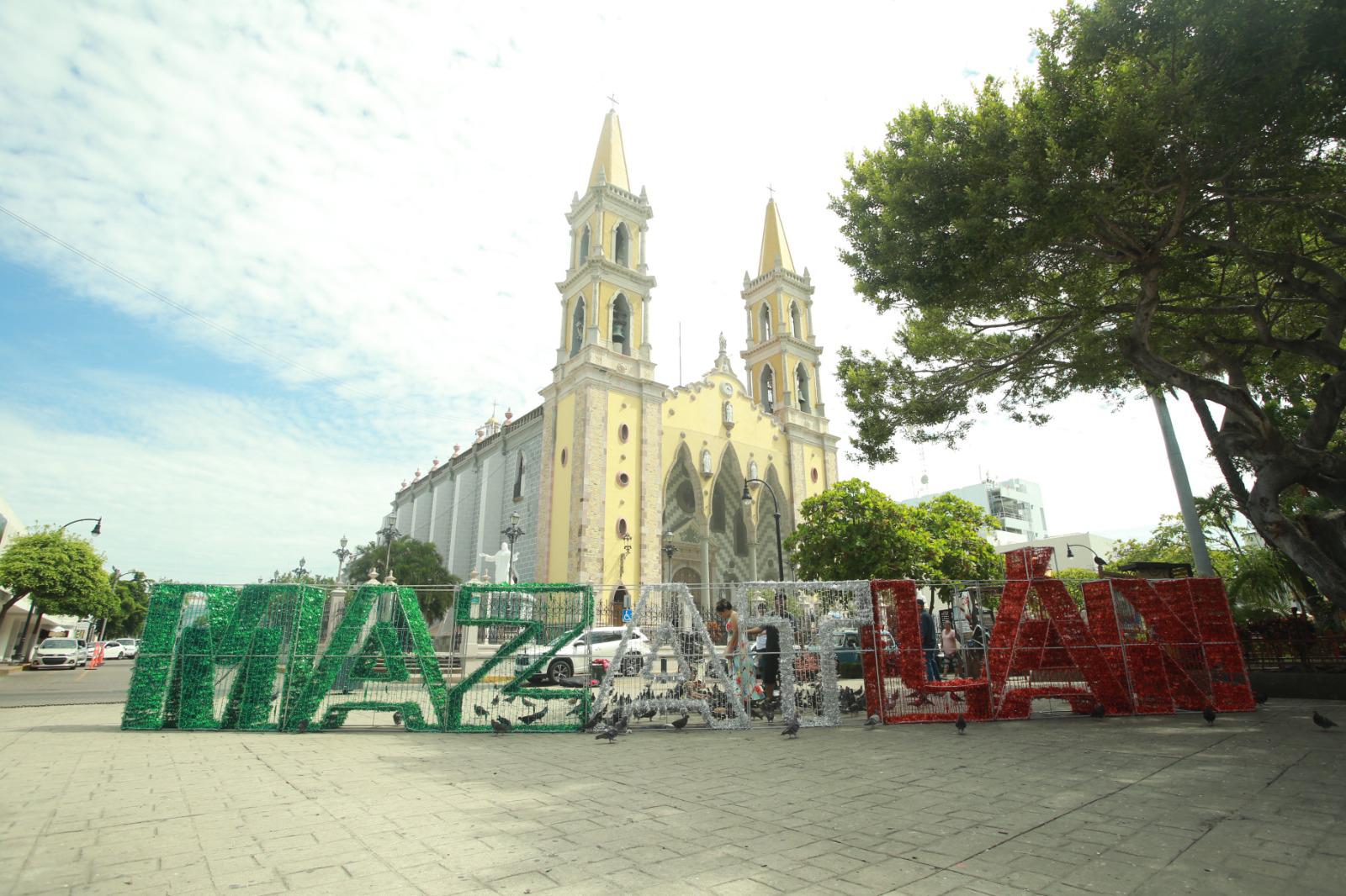 $!Se ponen patrióticos en el Ayuntamiento de Mazatlán