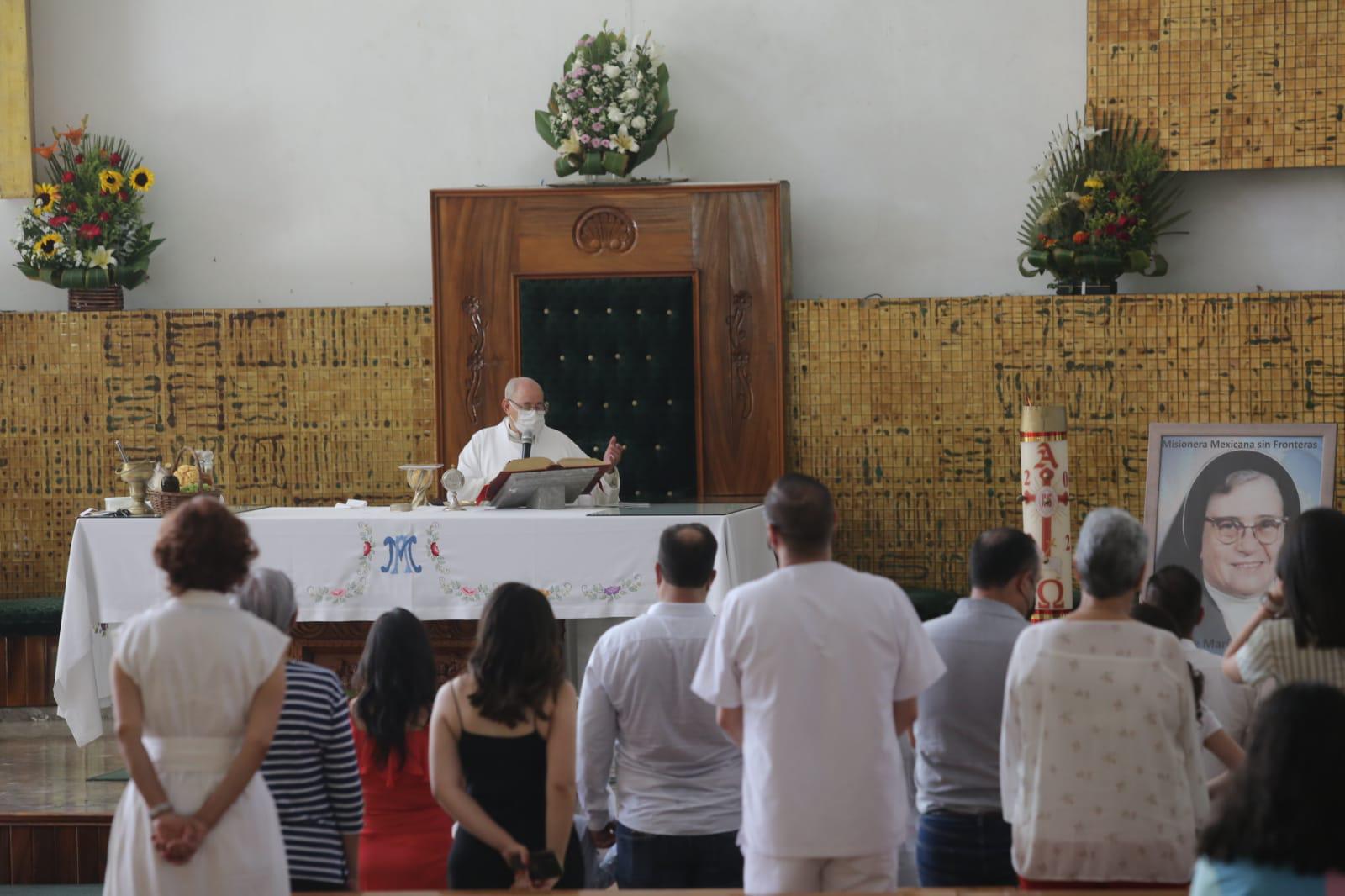 $!El Padre Horacio Hernández ofició la misa.