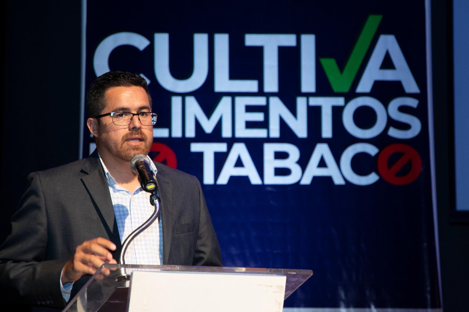 $!Entregan pergaminos a 40 establecimientos libres de humo tabaco