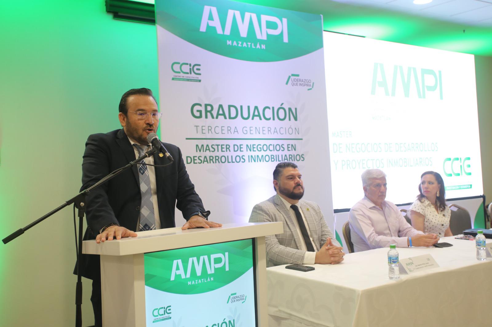 $!AMPI Mazatlán reconoce a nuevos graduados del Máster de Negocios y Desarrollo Inmobiliario