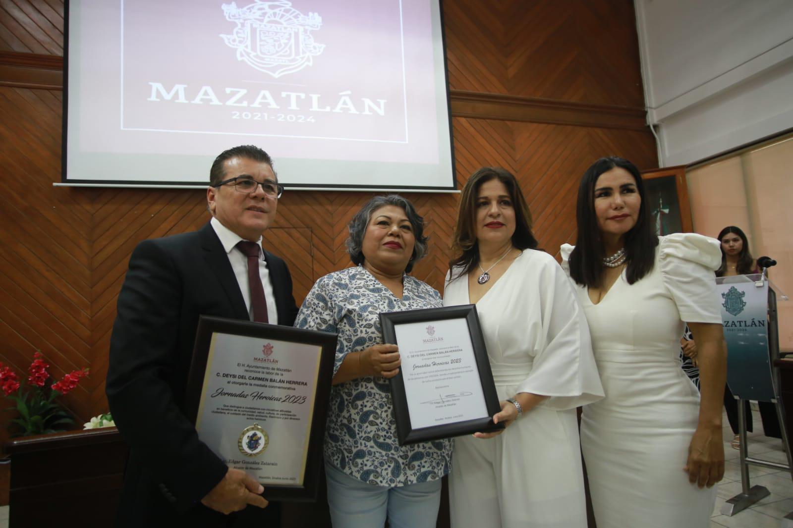 $!Reconocen a Deysi del Carmen Balán con medalla Jornadas Heroicas 2023