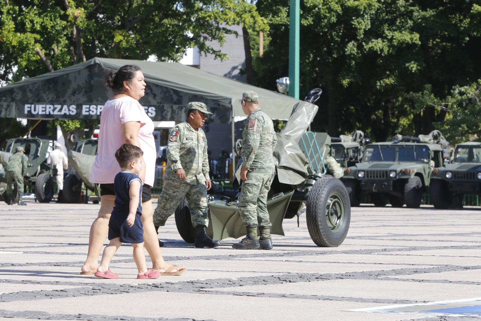 $!El 1 de noviembre inauguran la exposición militar en Palacio de Gobierno, en Culiacán