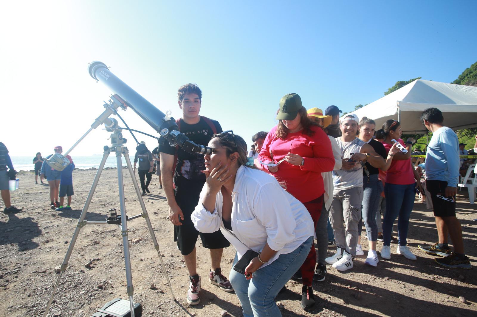 $!Concluye eclipse solar anular en Mazatlán