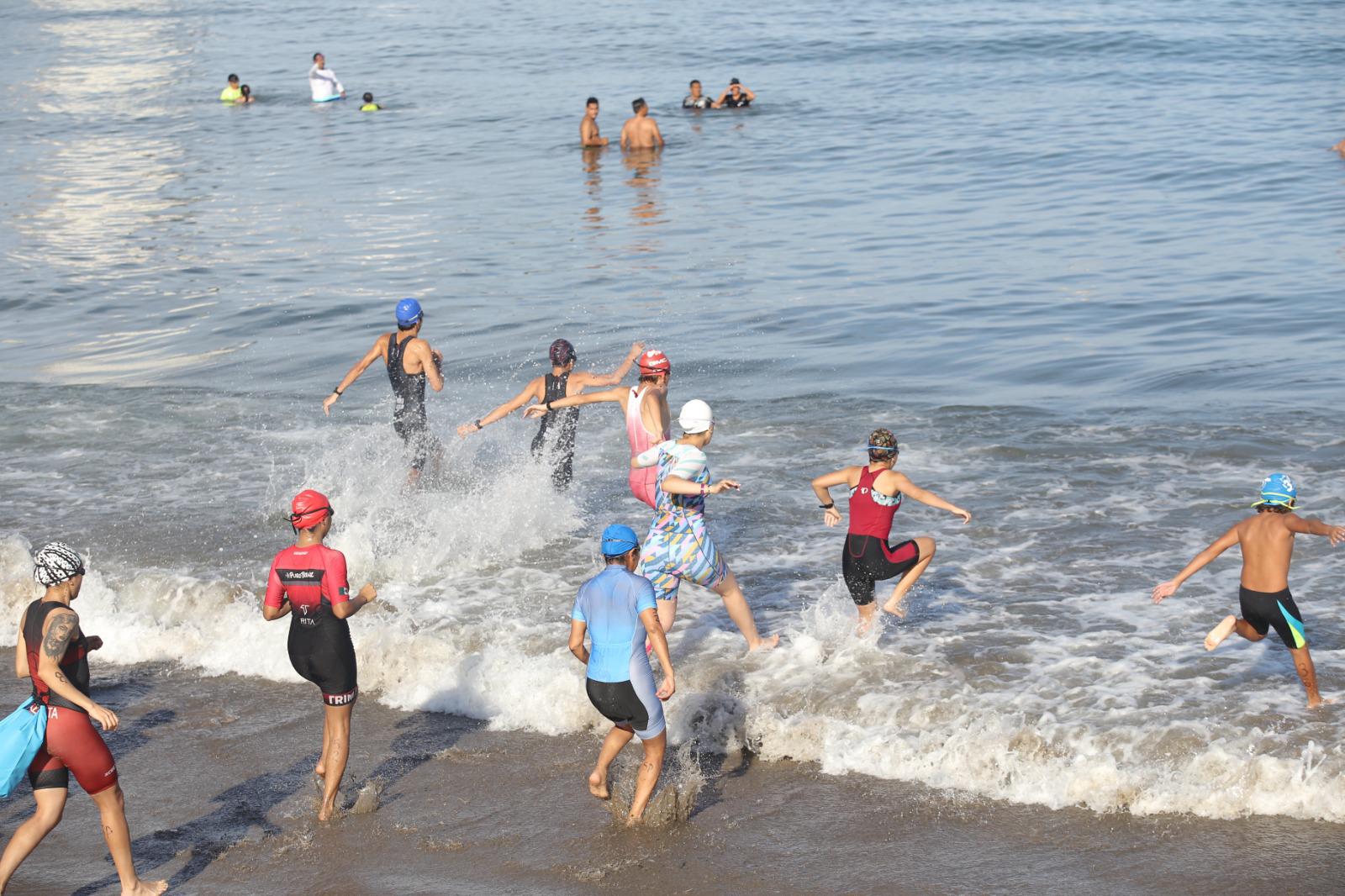 $!César Ortega y Daniela Córdova conquistan el Primer Triatlón Trimaz 2024