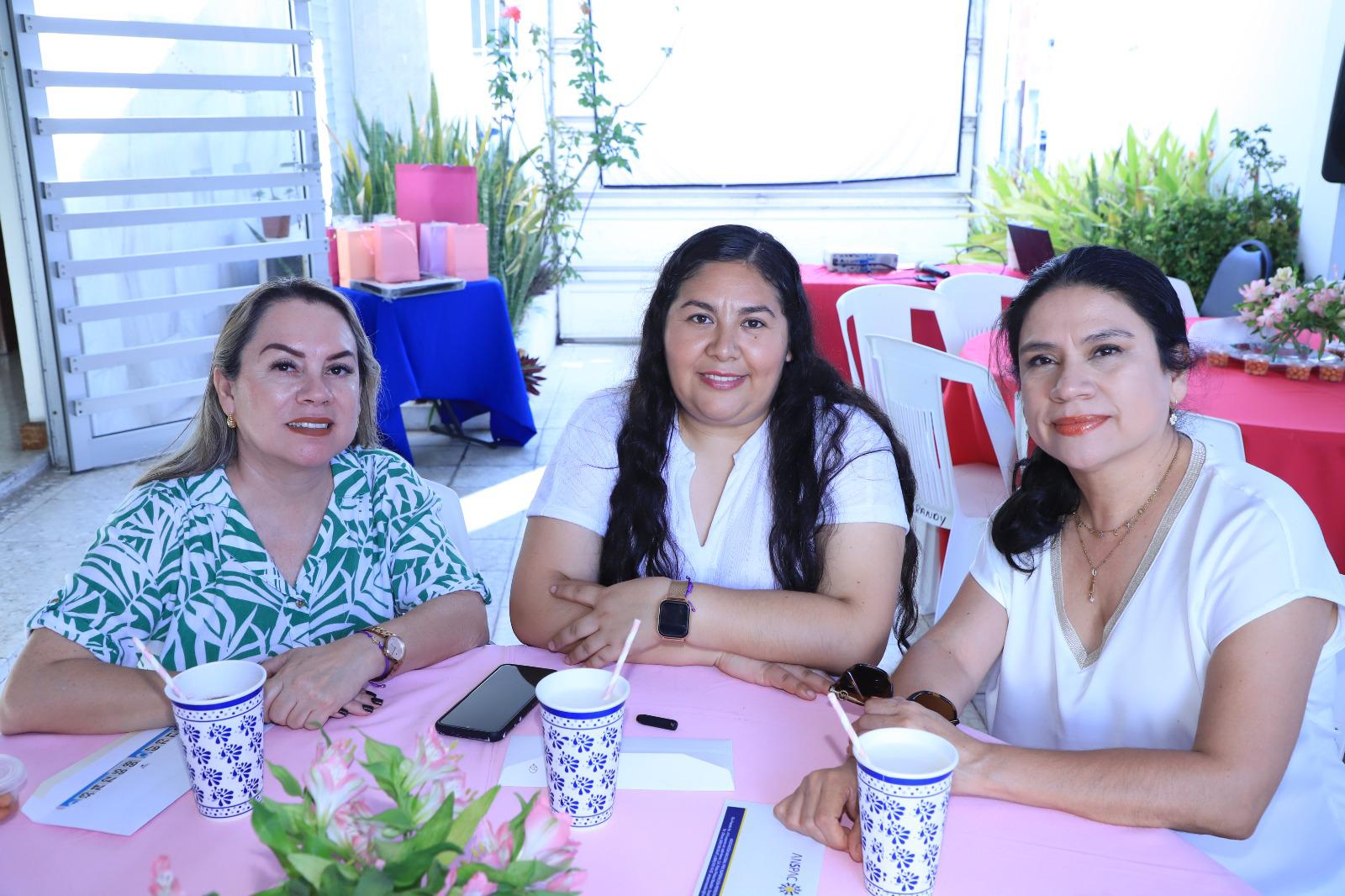 $!Elva Aguirre, Amanda Aragón y Guillermina García.