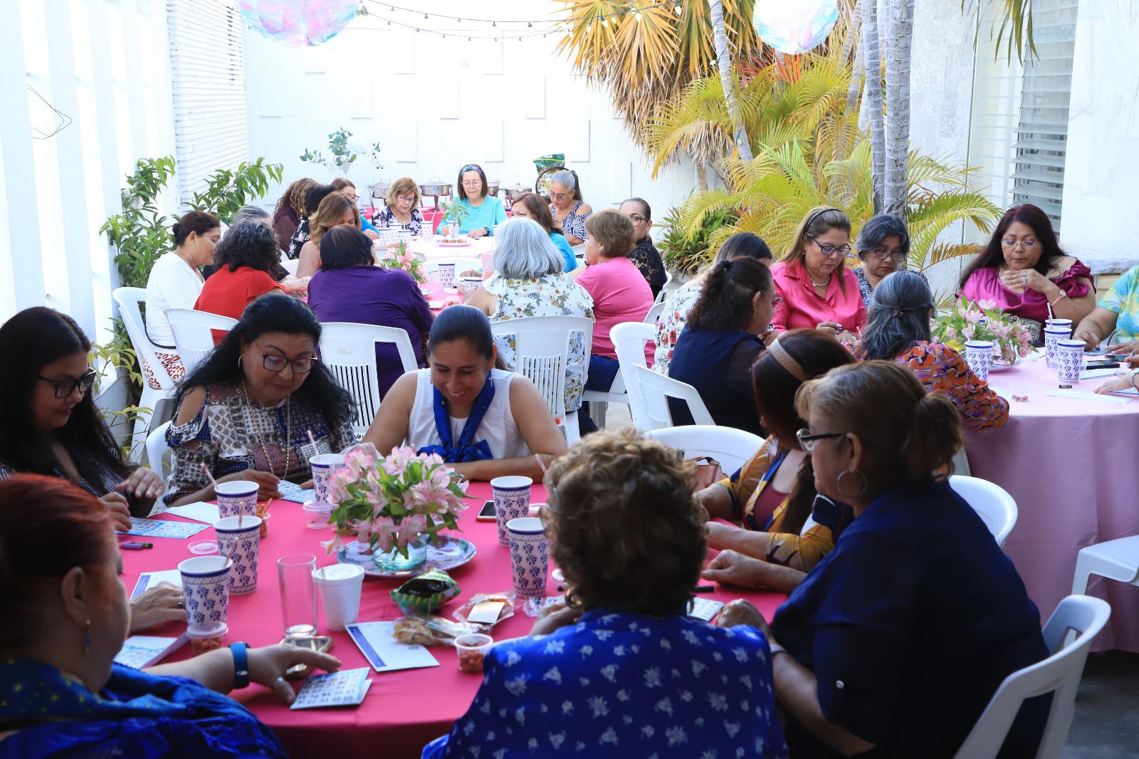 $!Por alrededor de dos horas jugaron las damas bingo.