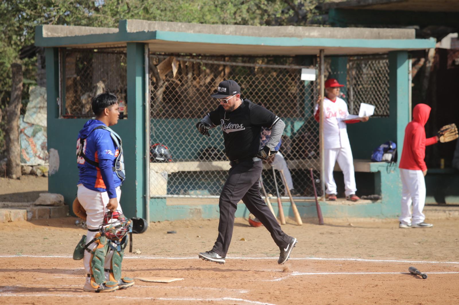 $!Hotel El Cid encabeza Liga de Meseros al Bat