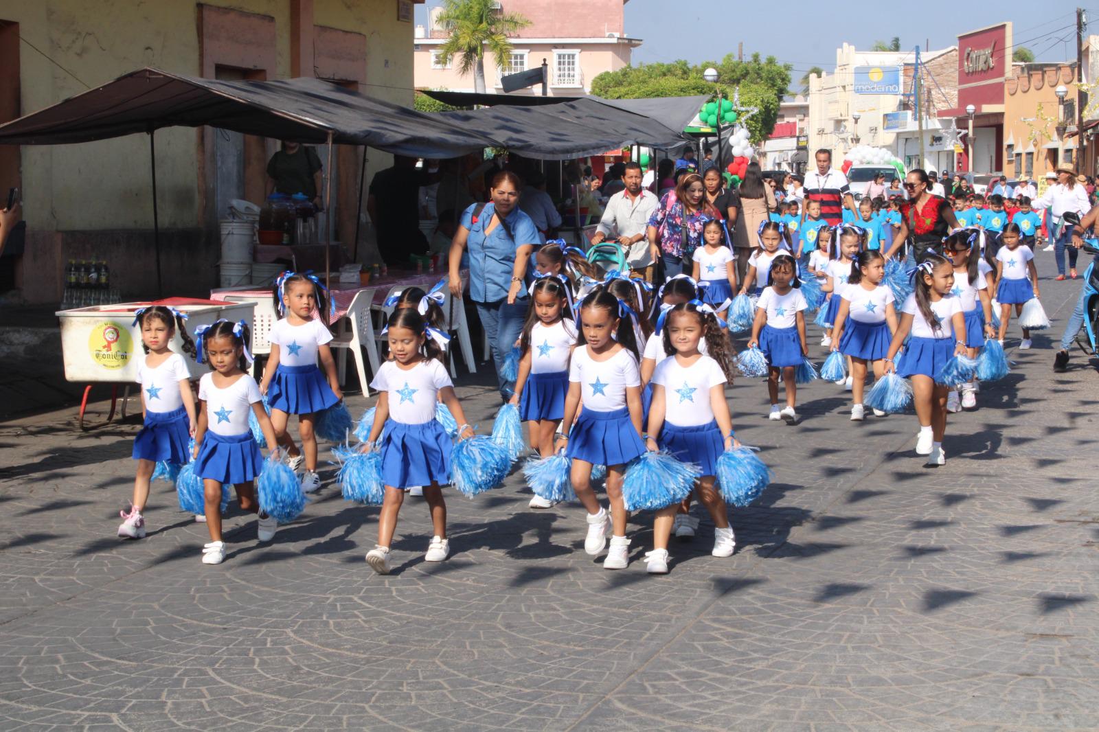 $!Niños de Preescolar de Rosario adelantan festejo revolucionario con desfile y kermés