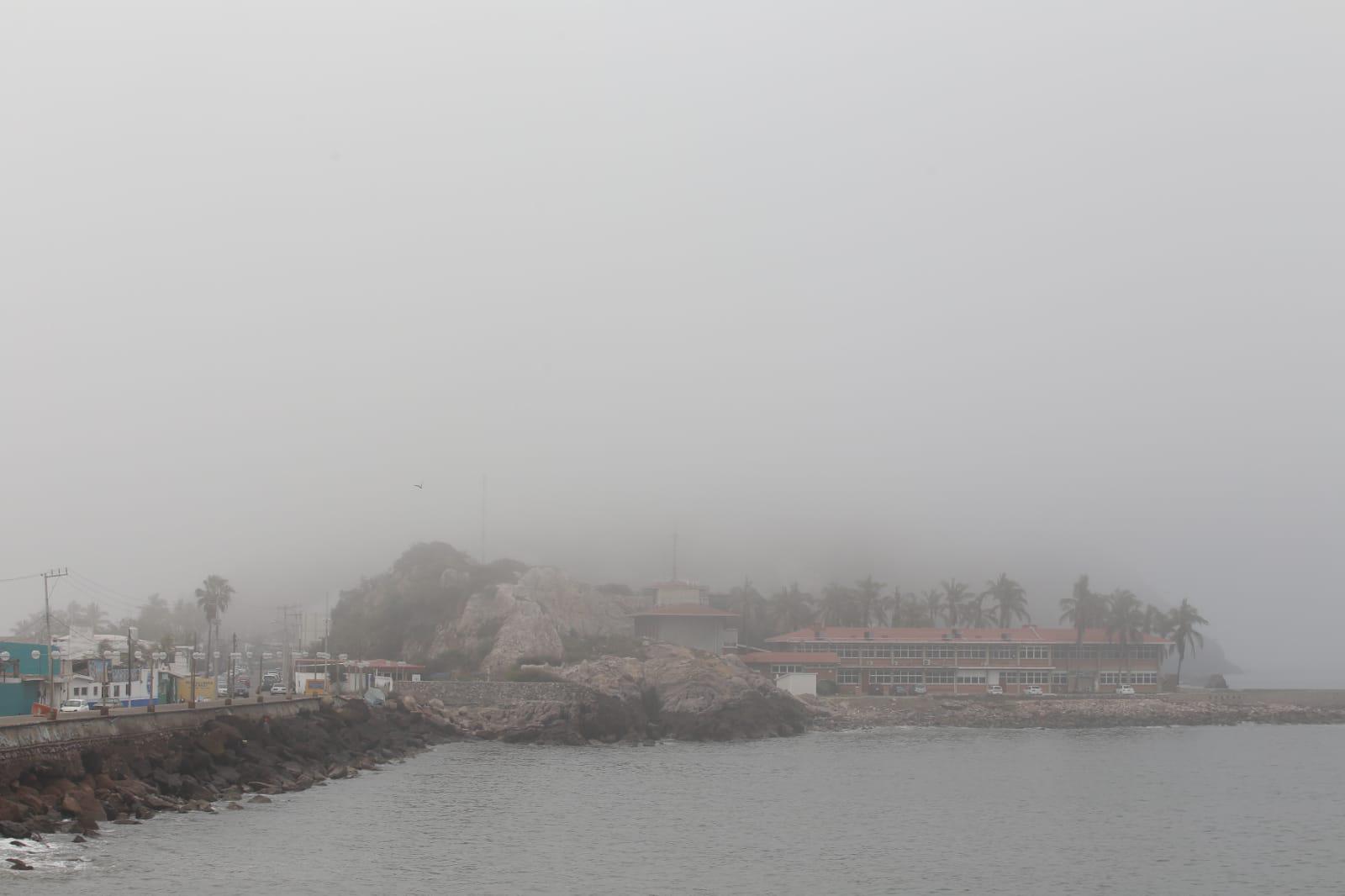 $!La neblina ofrece un gran espectáculo estos días en Mazatlán